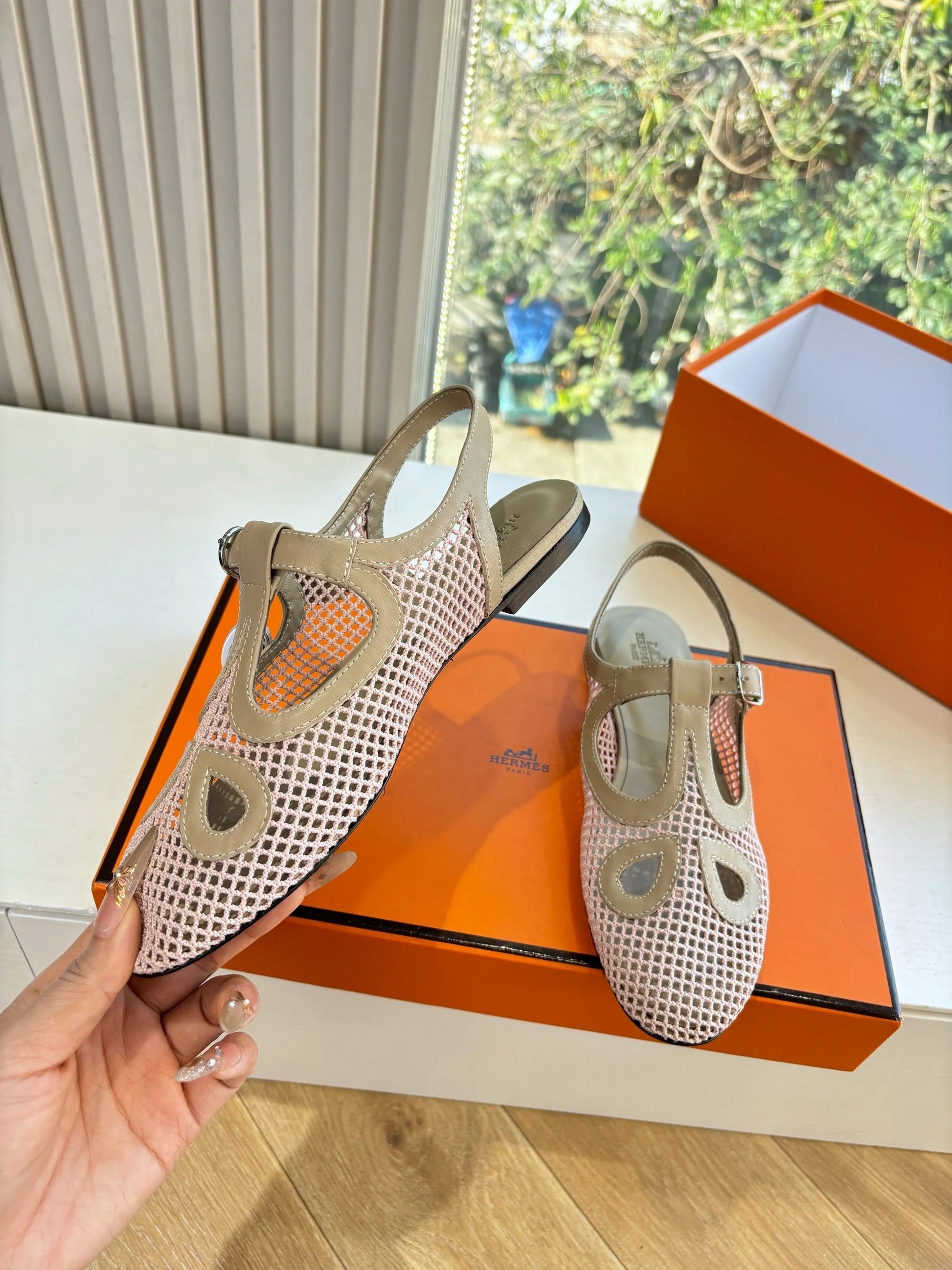 HM 26ss Pig-Nose Flat Sandals Ivory Nude Mesh Sheepskin 603924