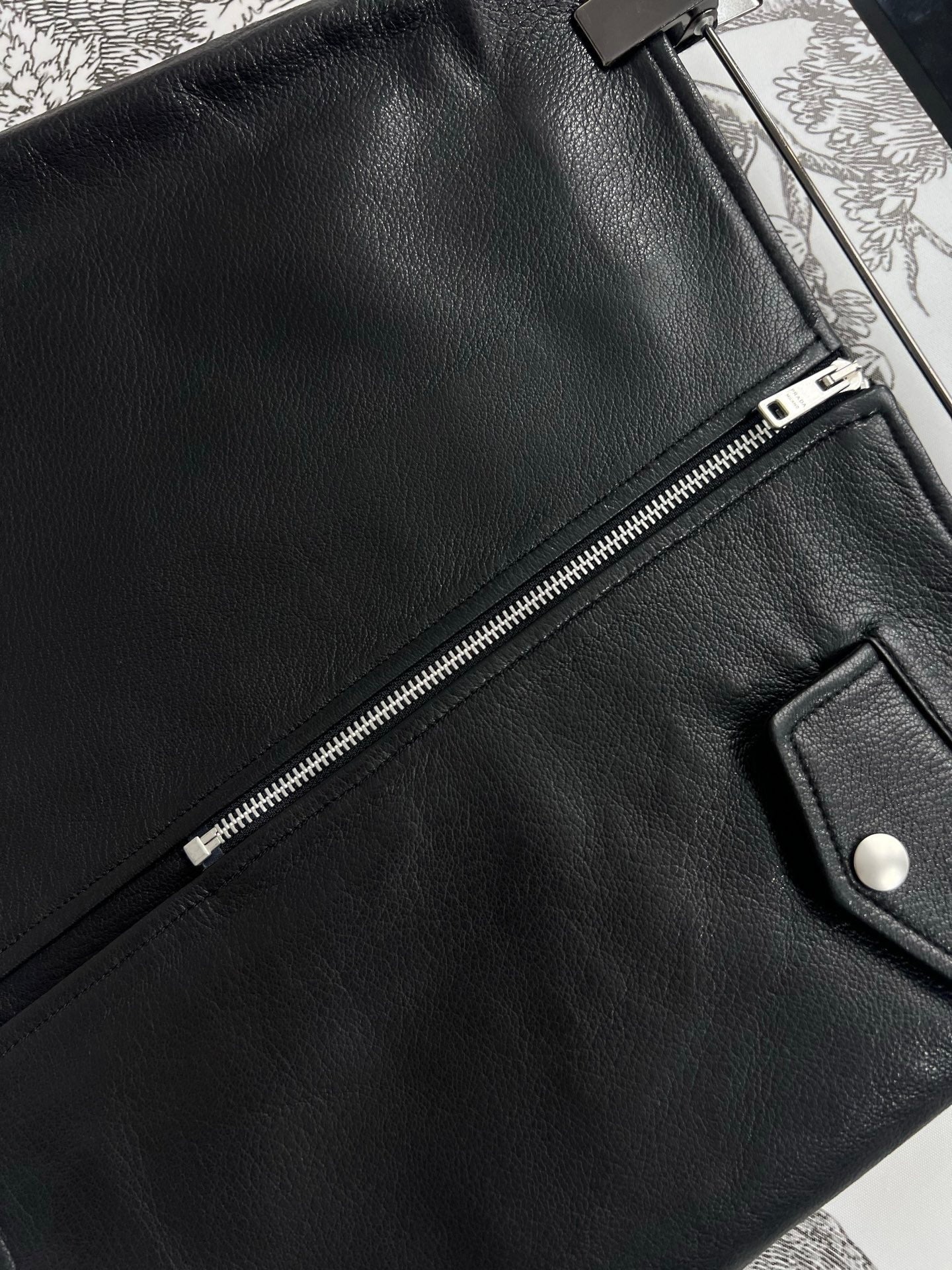 PRADA SHORT LEATHER SKIRT WITH ZIPPER 274475