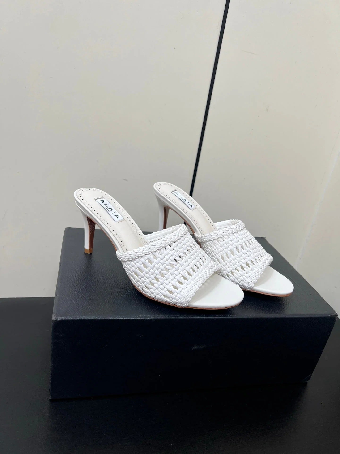 Alaia High Heel 25s 70 Mm In White Lambskin With Woven Pattern