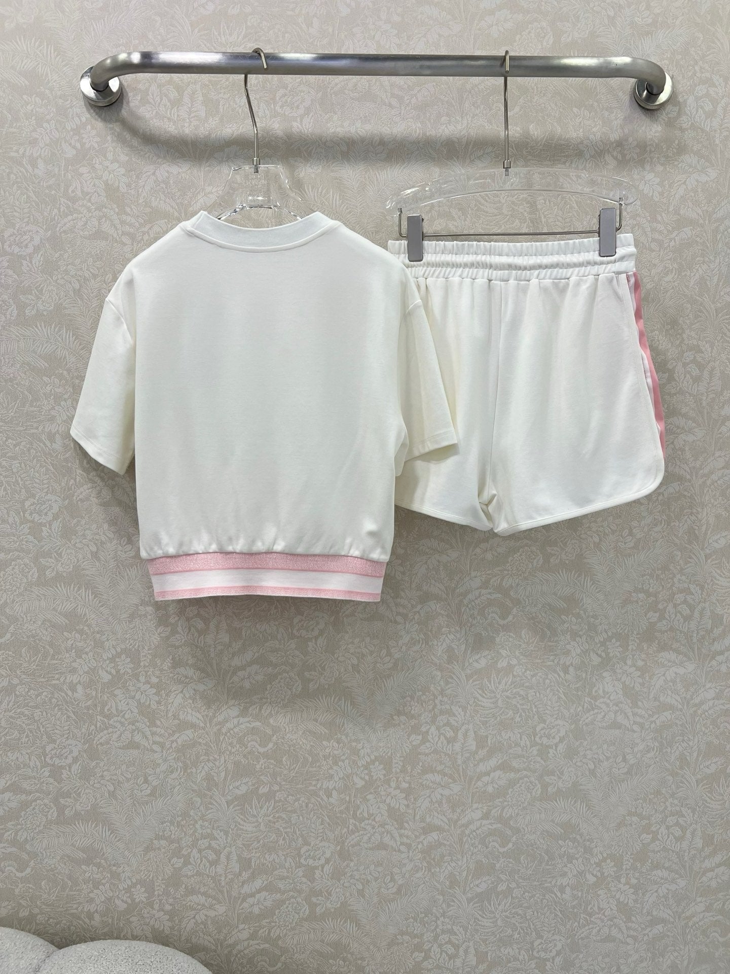 DIOR TRIMMED SHORT-SLEEVE T-SHIRT AND SHORTS SET 275221