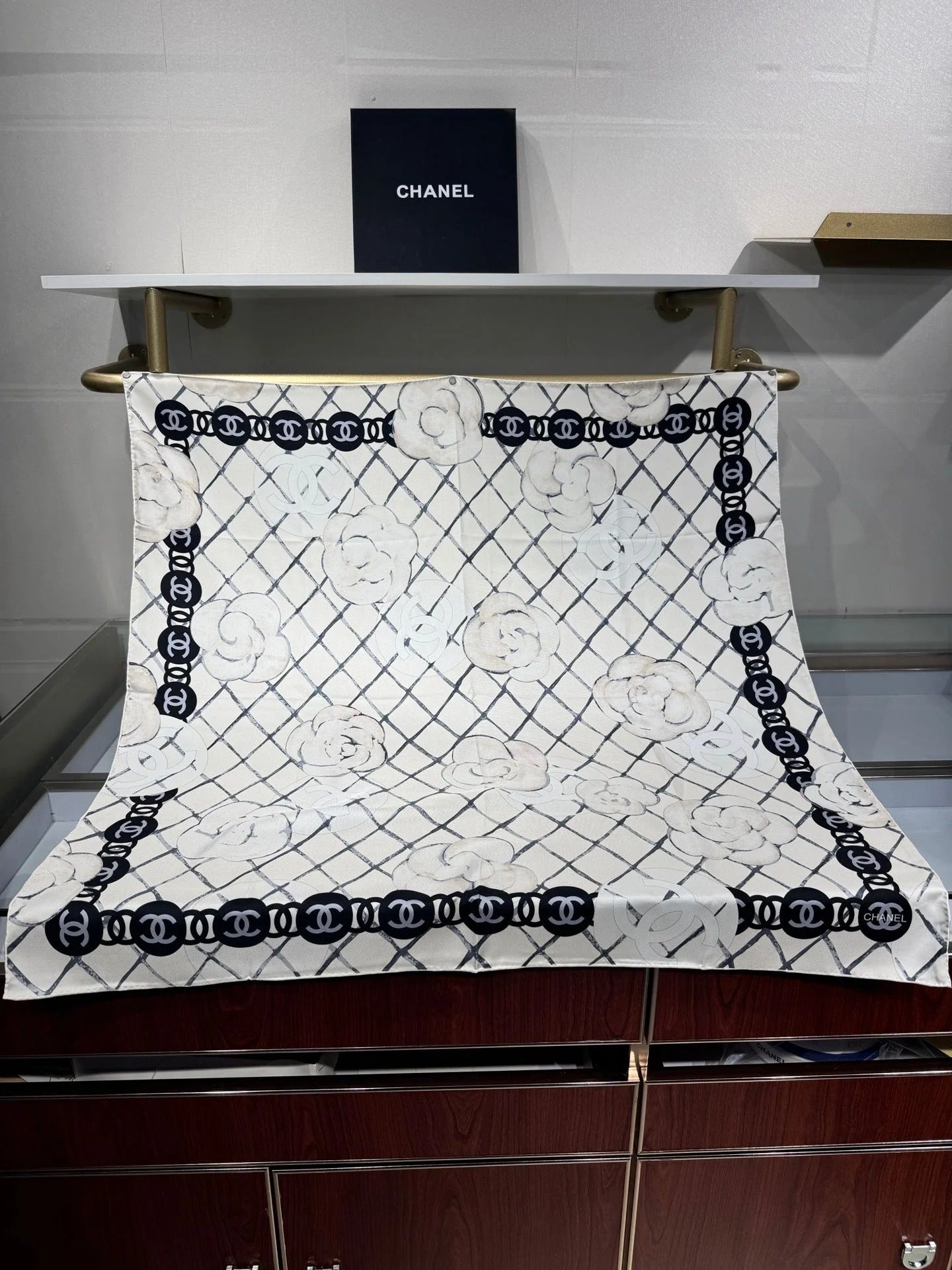 CHANEL 25S SCARF 90 IN CASHMERE SILK 737219