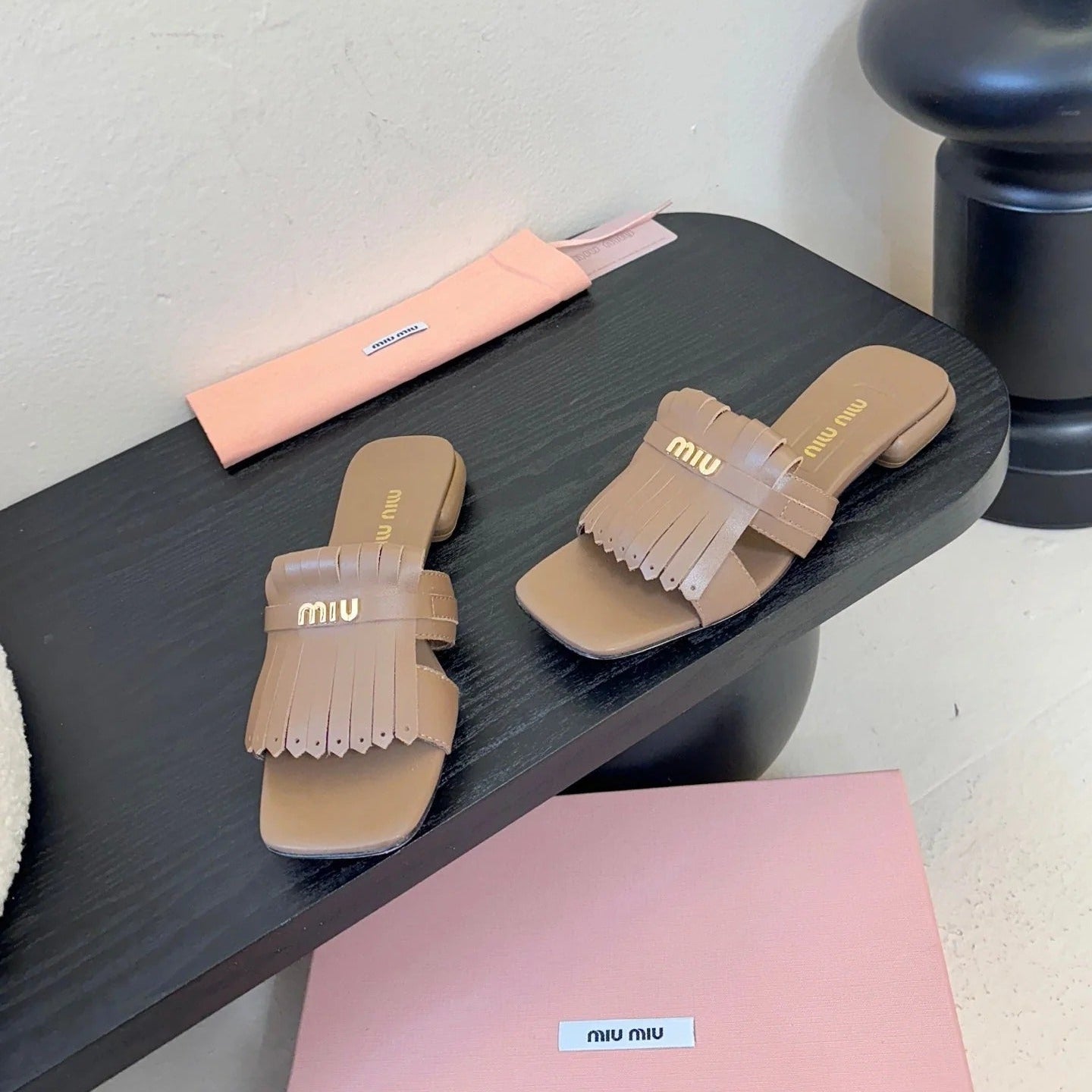 MIU 26ss Sandals Brown Sheepskin 627360