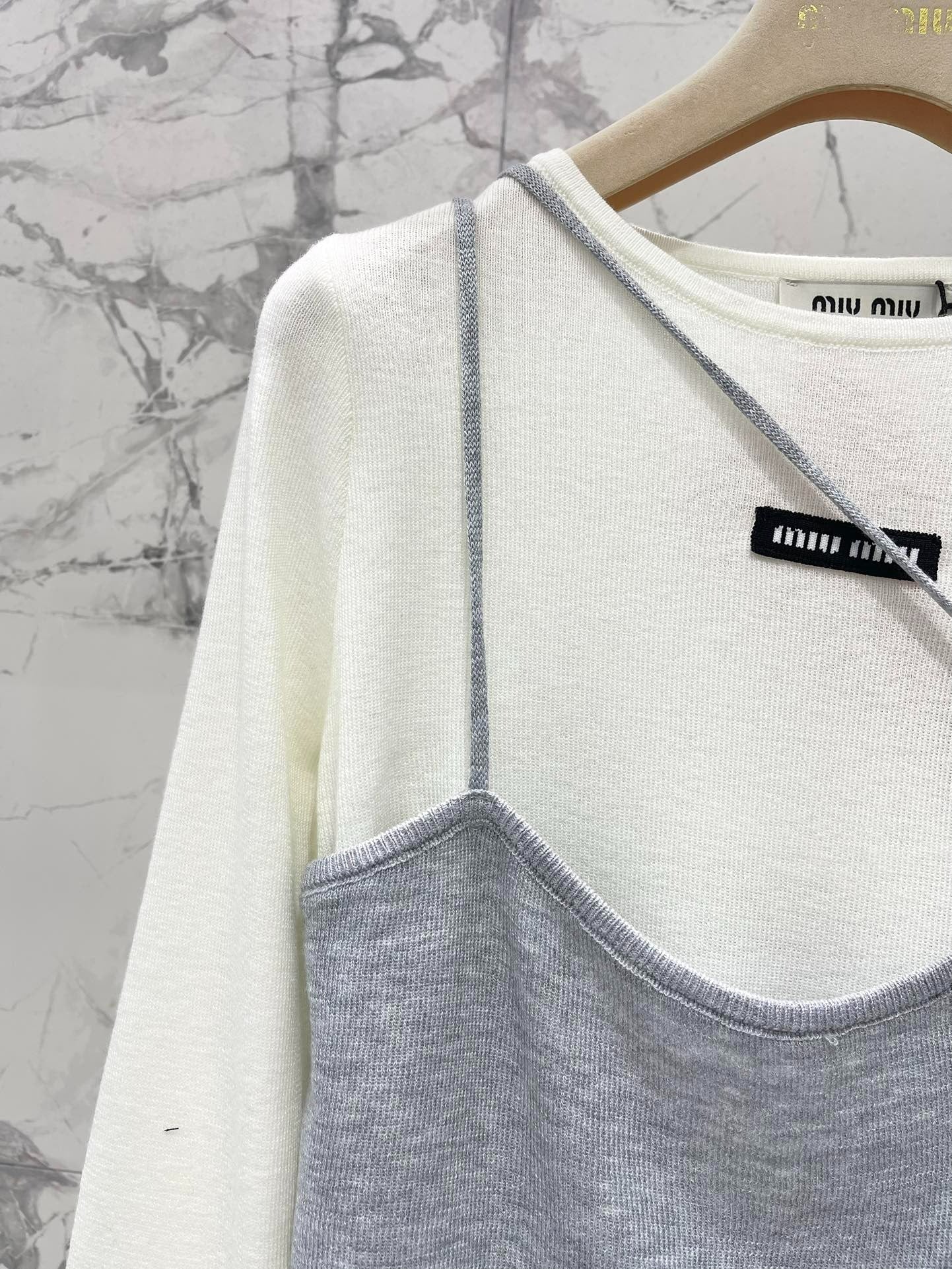MIUMIU KNIT TOP STYLE 333