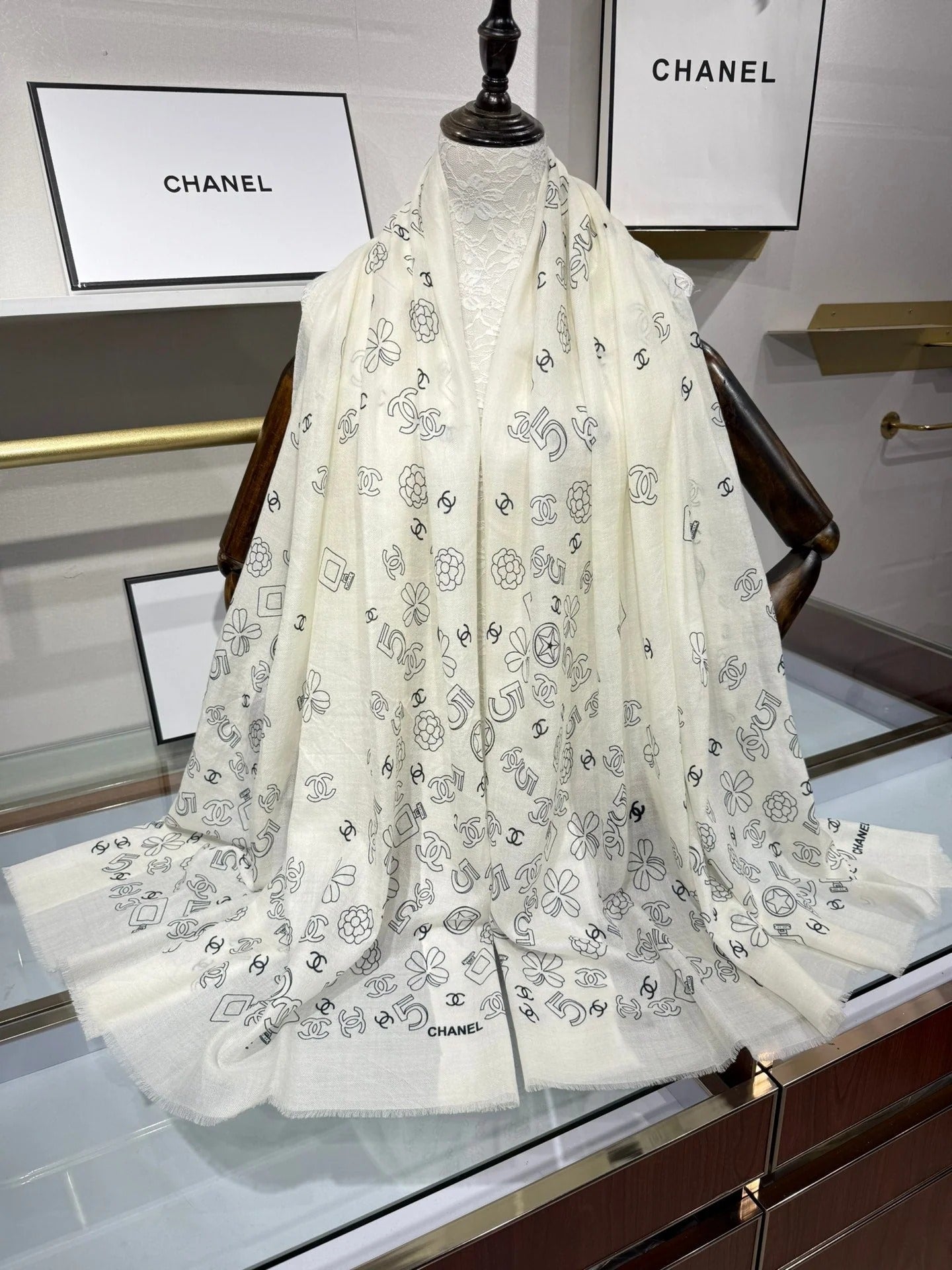 CHANEL 25S SCARF 200 IN CASHMERE 706596