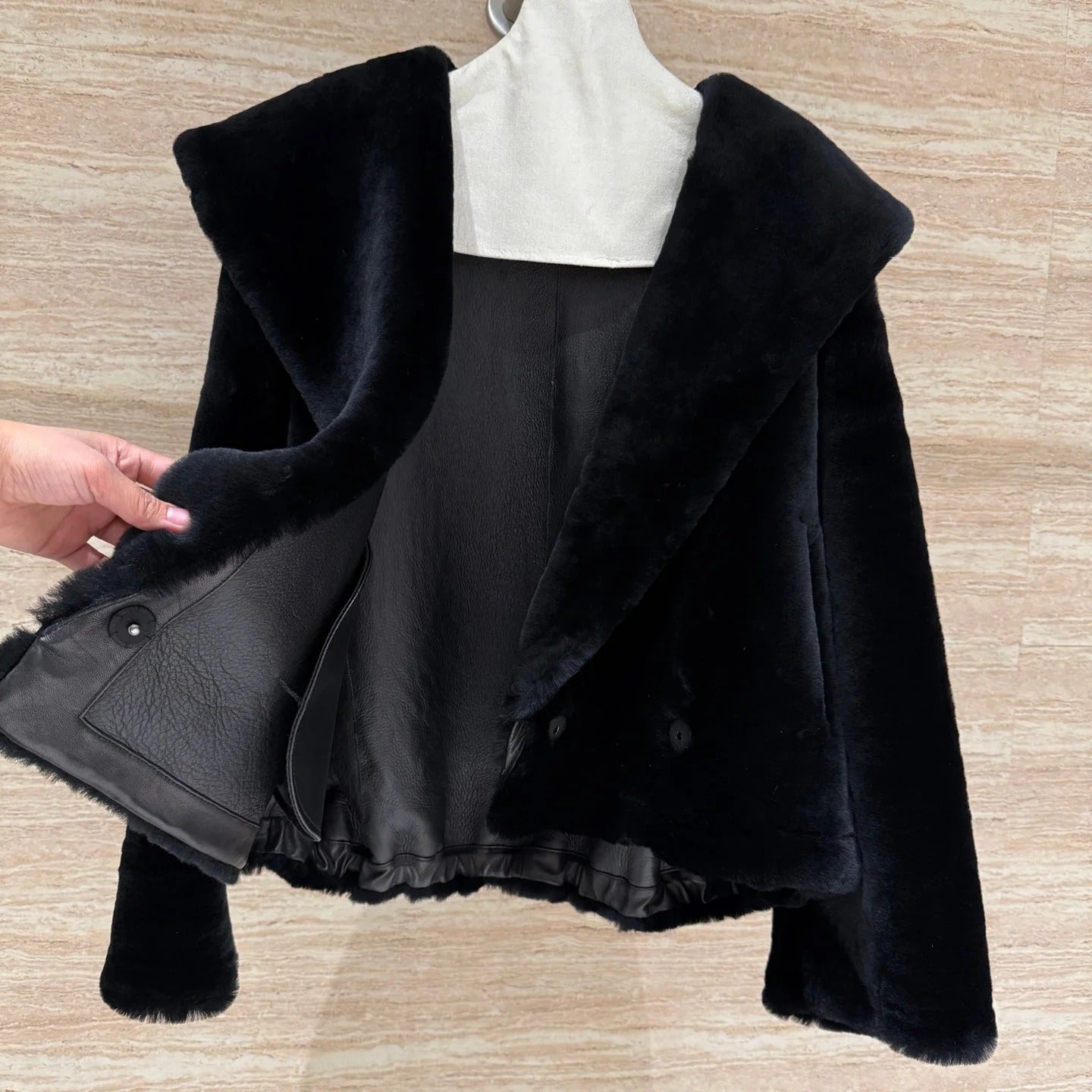 HERMES 25S SHEARLING COAT WITH LARGE LAPELS 213