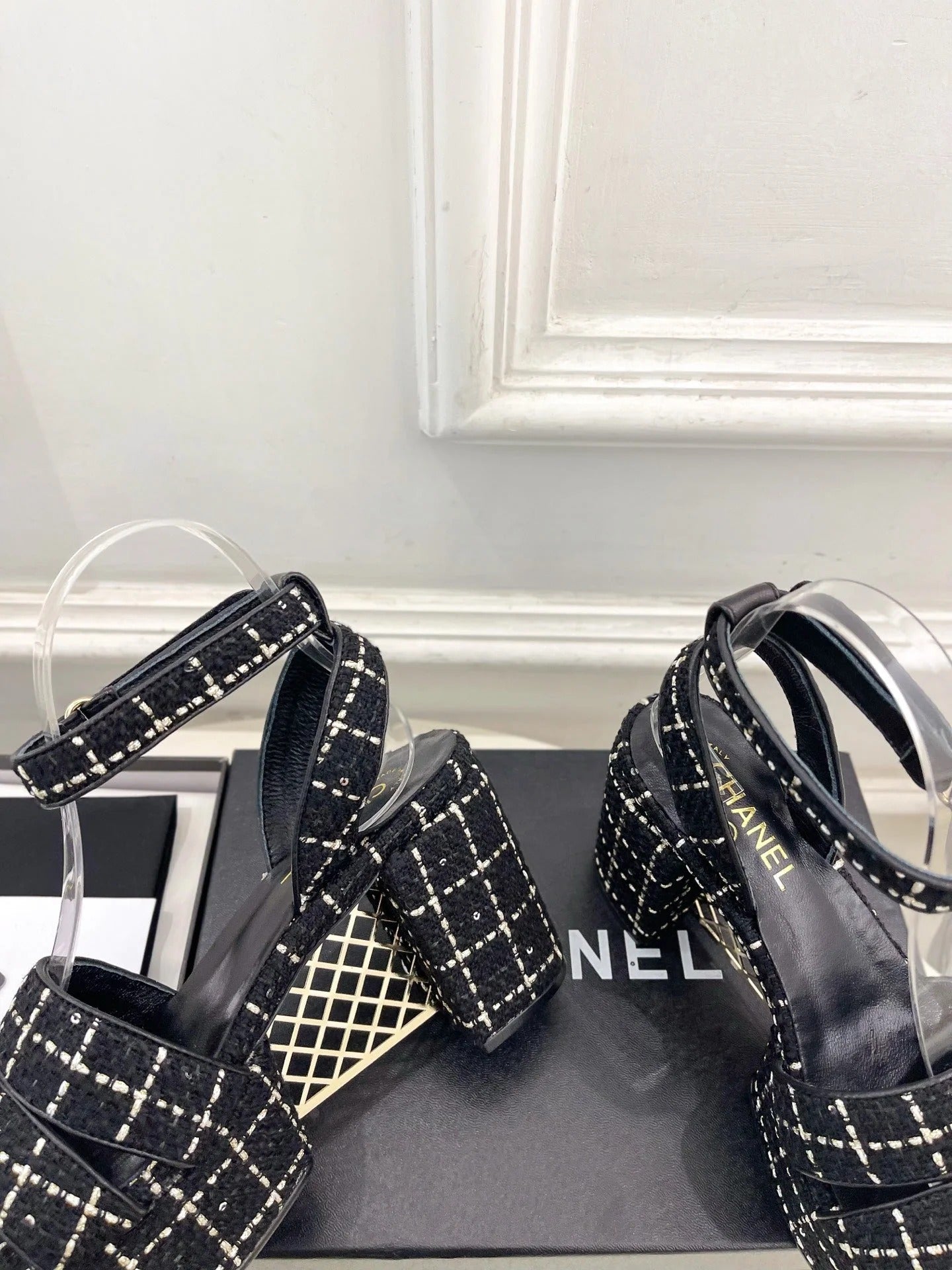 CC 26s HighHeeled Platform Sandals 85 Black Tweed 631863