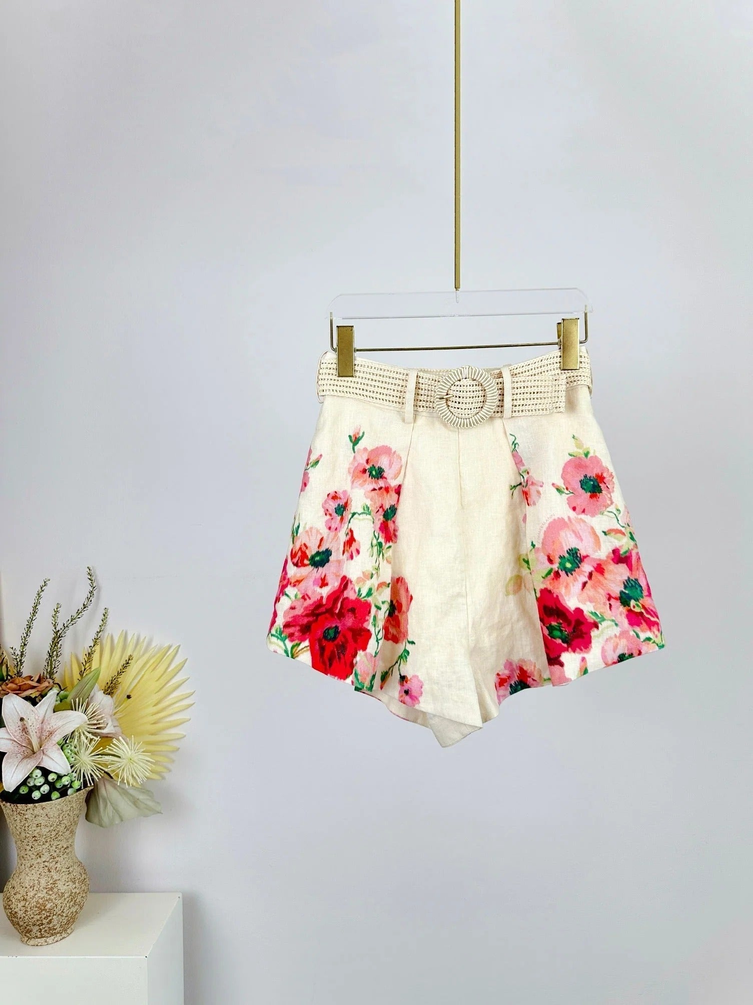 FLORAL PRINTED PLEATED BELTED SHORTS
