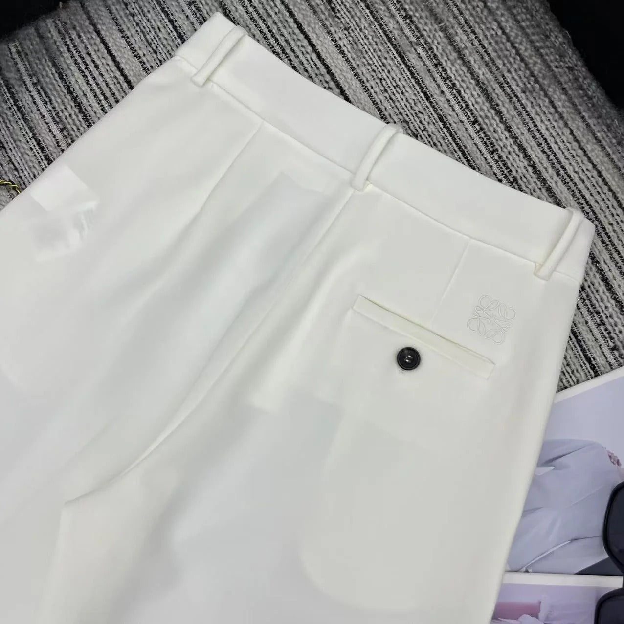 LOEWE STRAIGHT-LEG PANTS WITH EMBROIDERED LOGO 274391