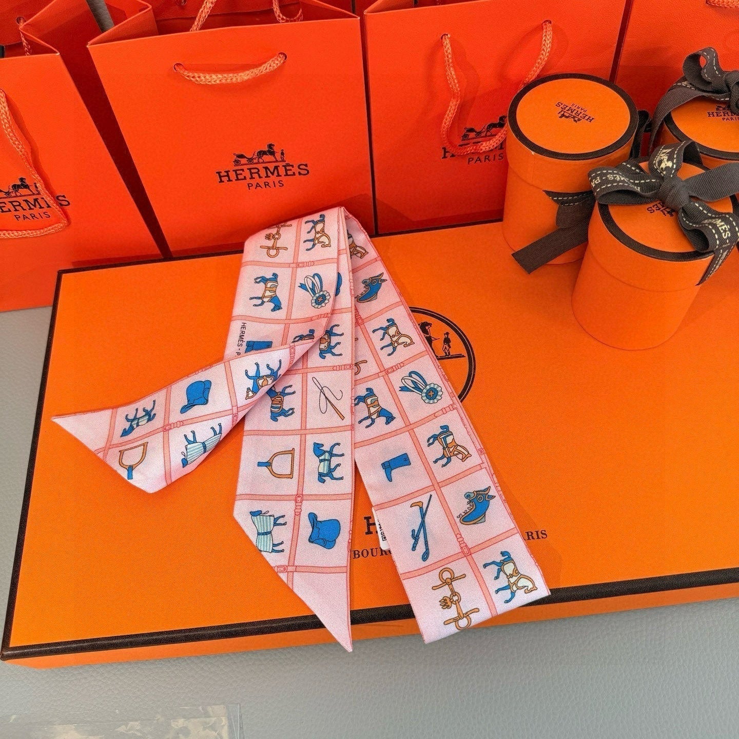 HERMES 25S SCARF 86 IN SILK 853136