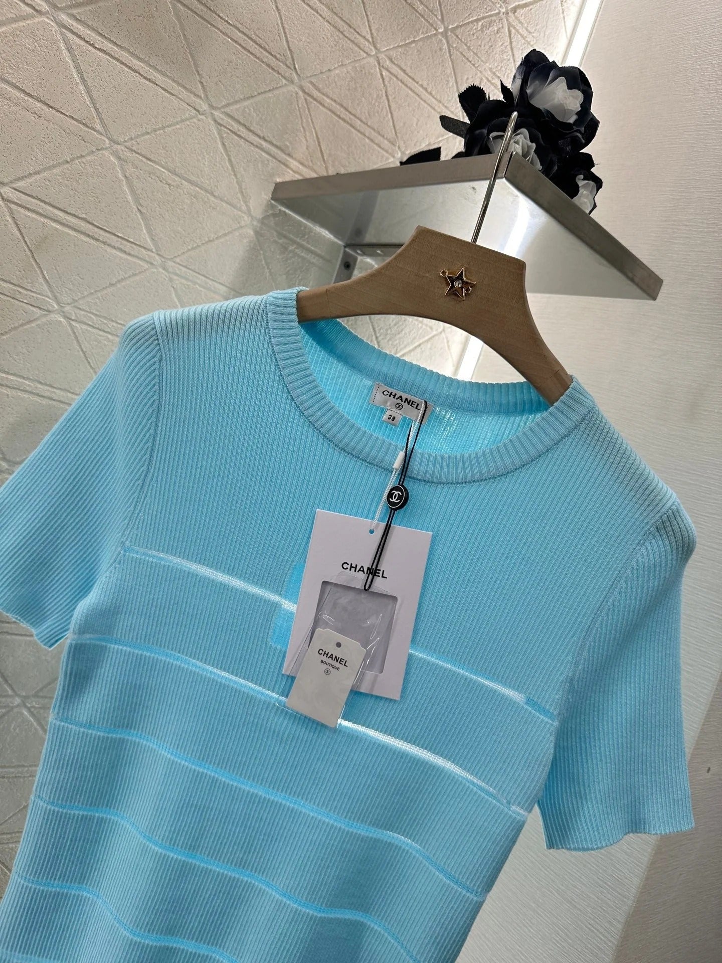 CHANEL FITTED SHORT-SLEEVE KNIT TOP 276494