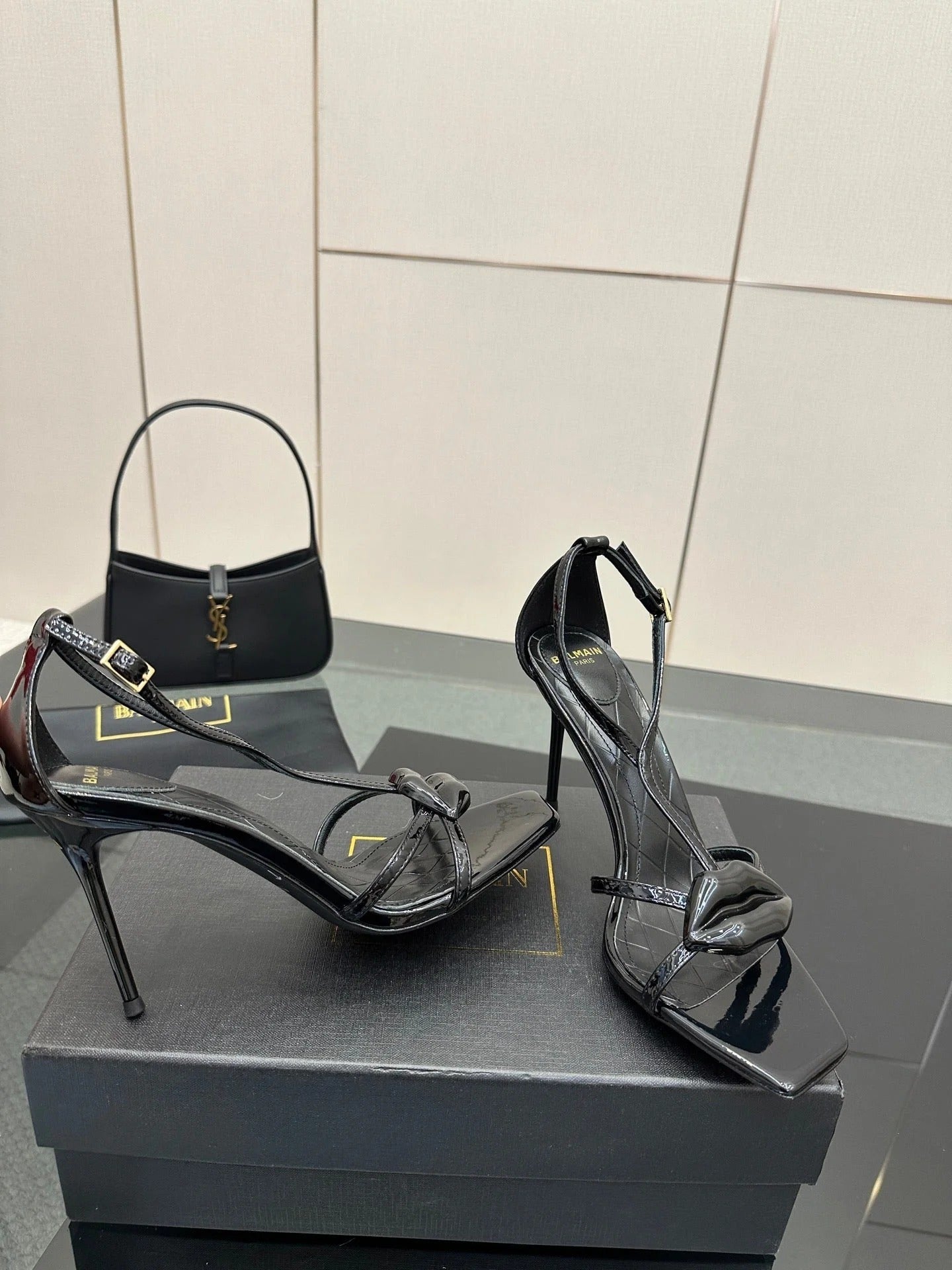 BALMAIN 25S LIPS SANDALS 10 IN BLACK CALFSKIN