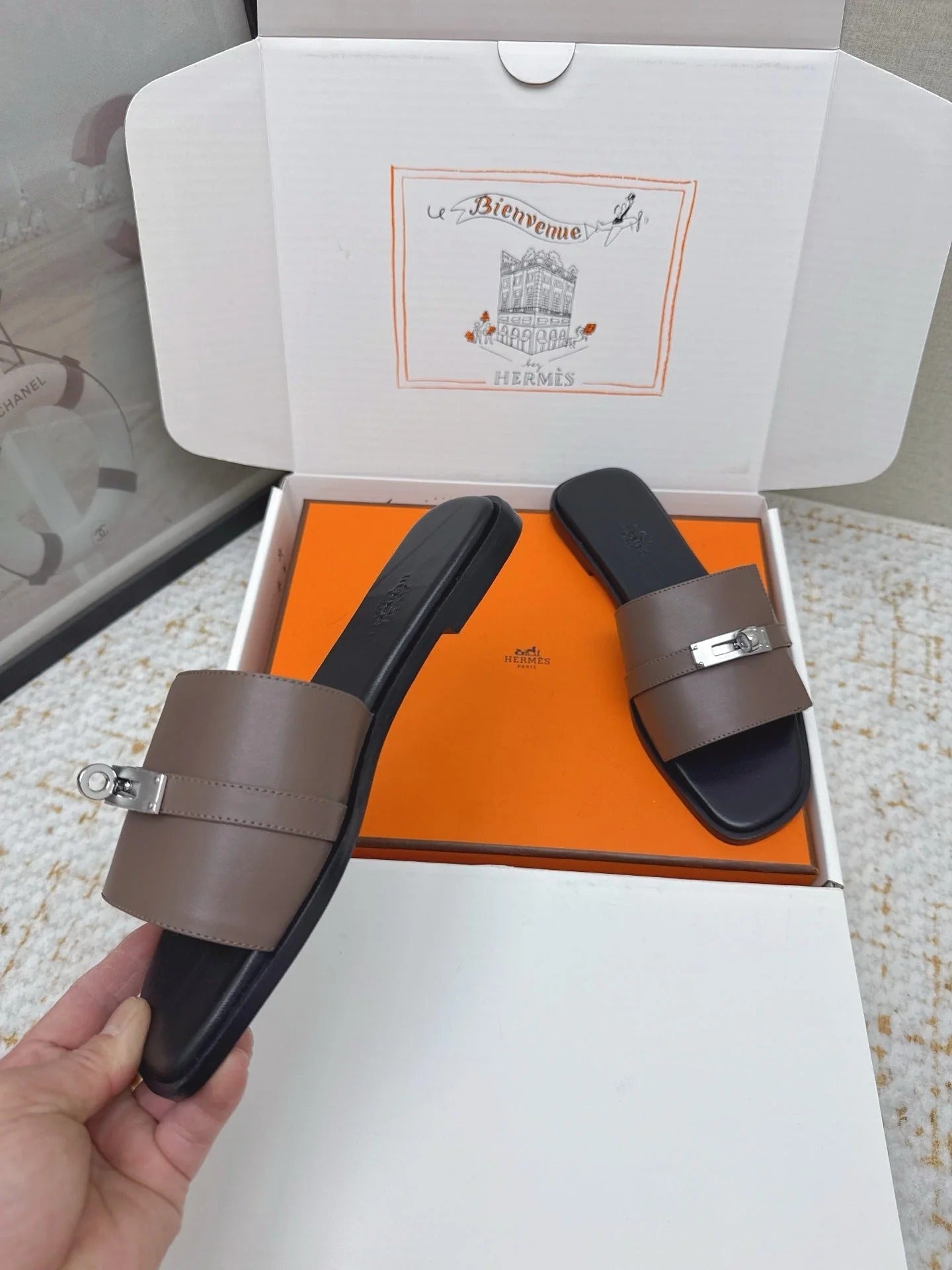 HM 26ss Oasis Sandals Brown Black Sheepskin Sliver Buckle 625165