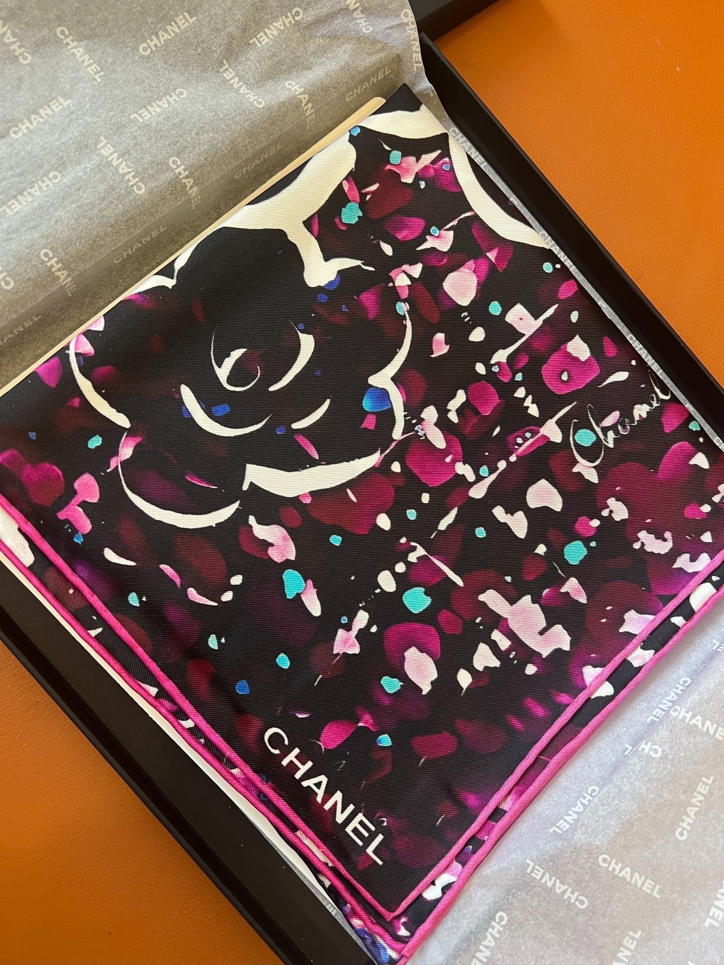 CHANEL 25S SCARF 90 IN SILK TWILL 700817