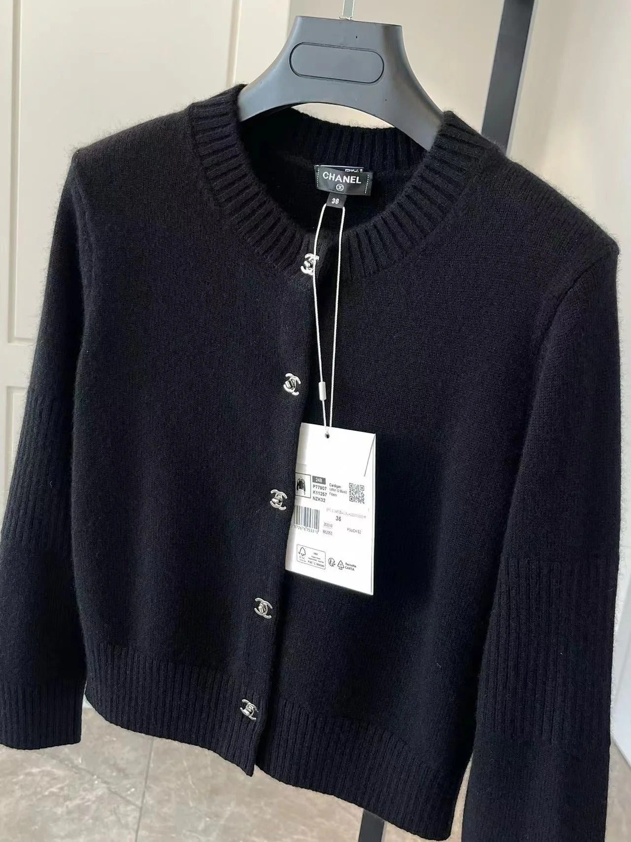 CC CLASSIC CARDIGAN IN BLACK WOOL CASHMERE