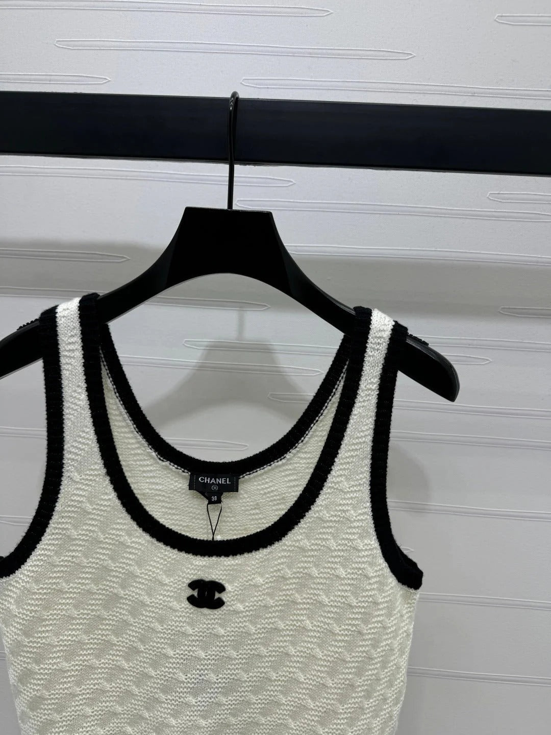 CHANEL CROPPED SLEEVELESS KNIT TOP IN WHITE AND BLACK