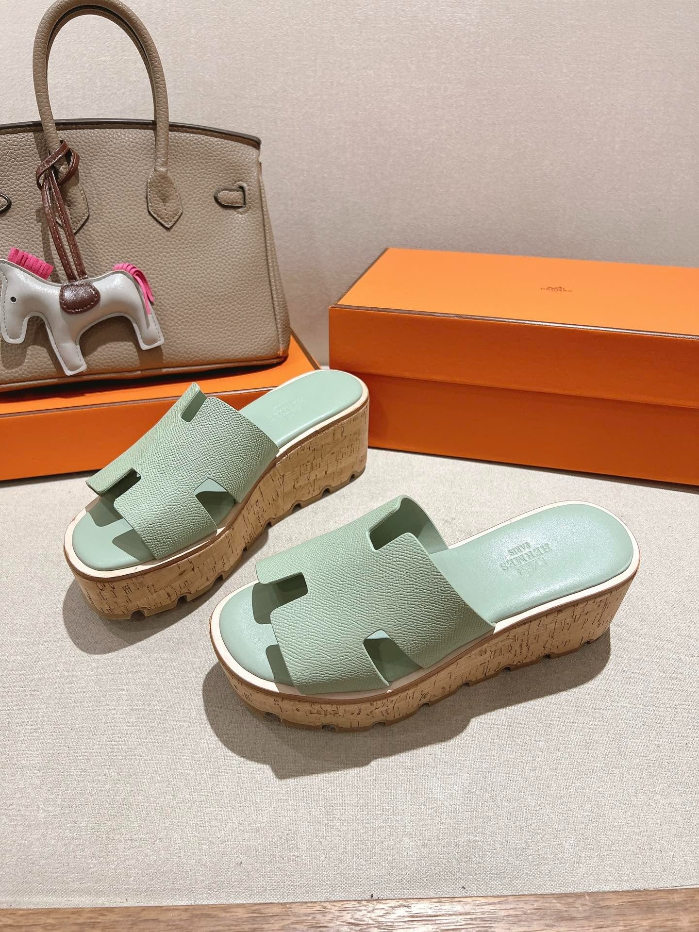 HM 25S HIGH WEDGE SANDALS IN SOFT MINT GREEN LAMBSKIN STYLE 28