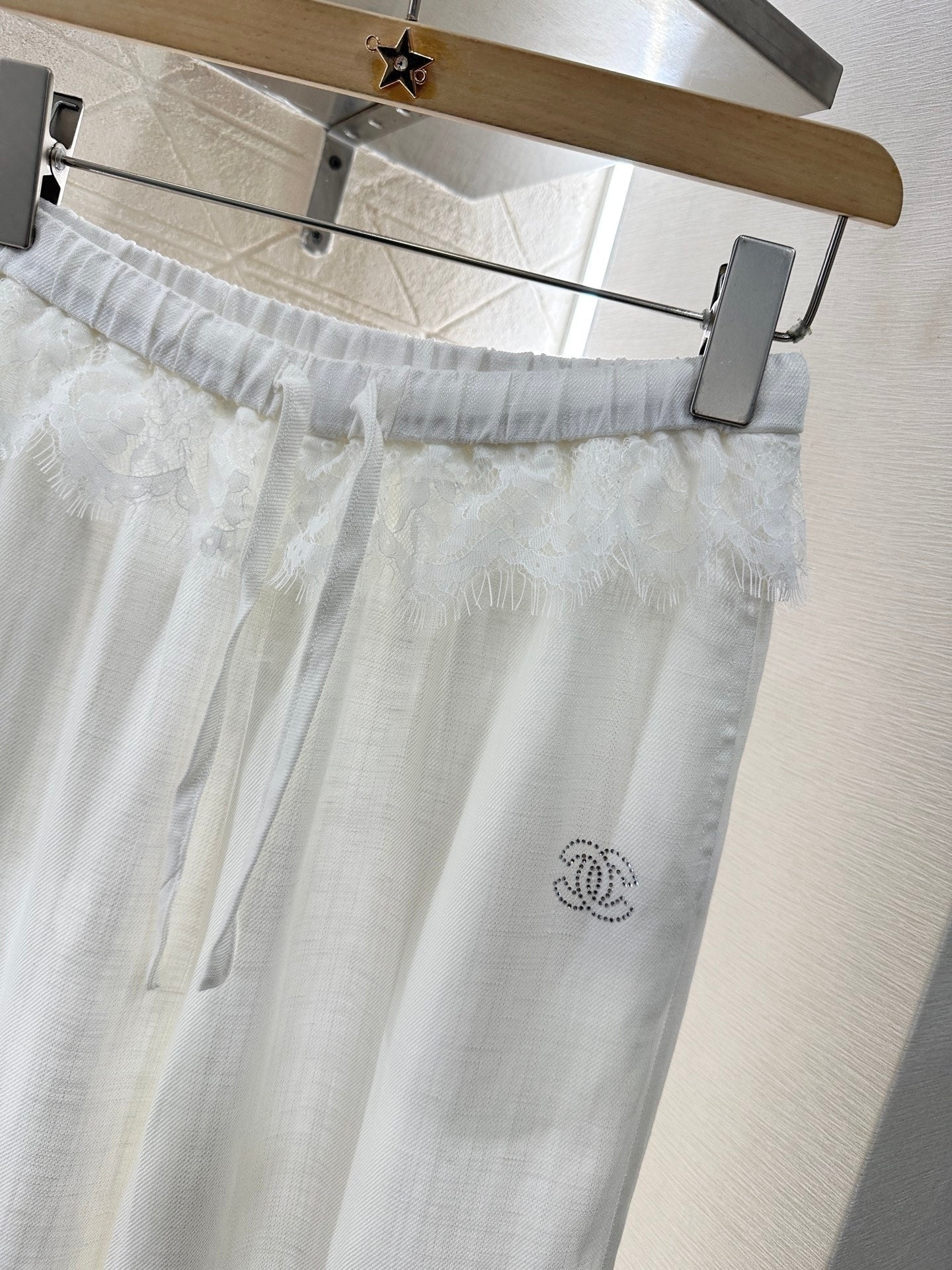 CHANEL WHITE WIDE-LEG DRAWSTRING SOFT FABRIC PANTS