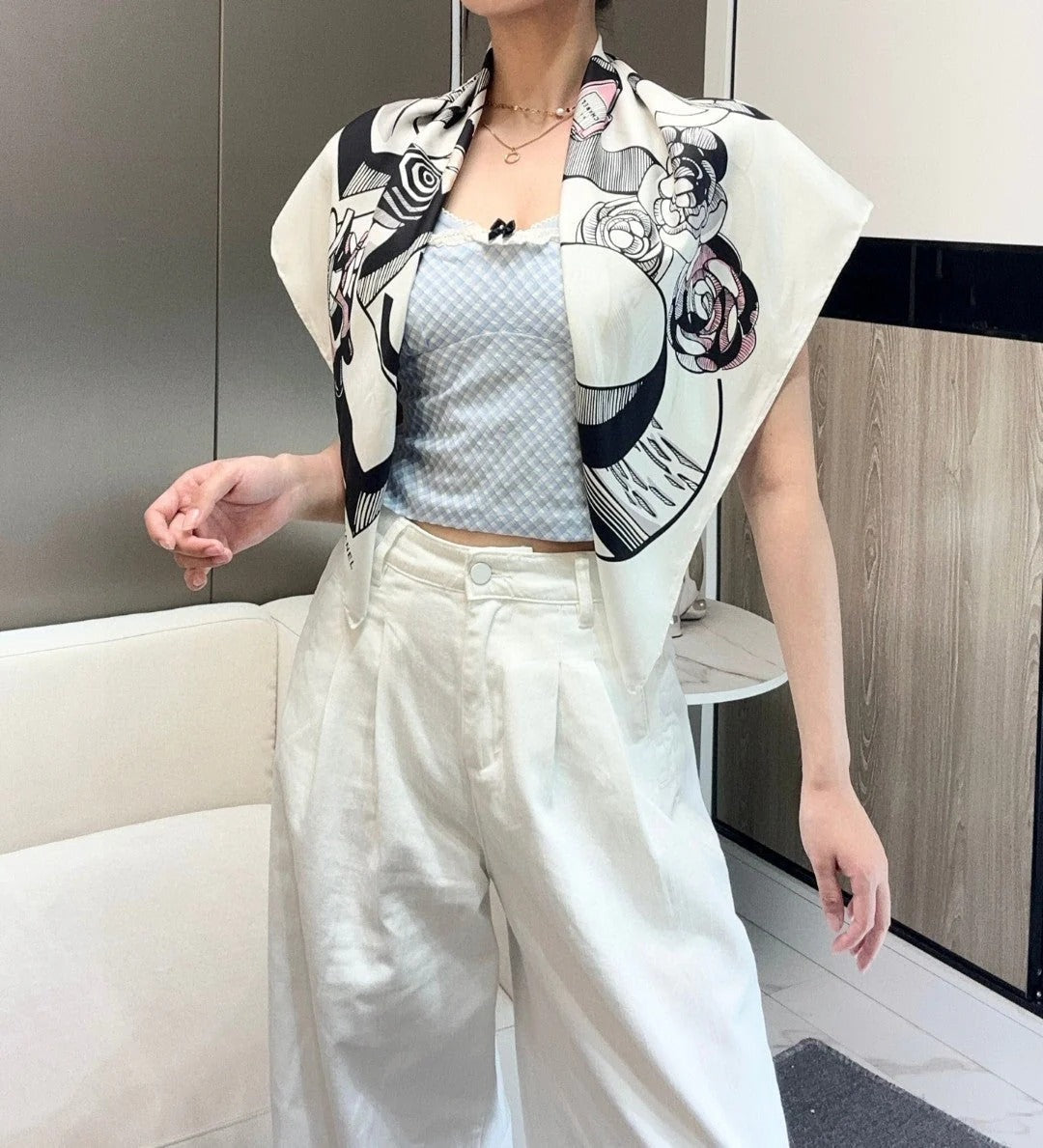 CHANEL 25S SCARF 90 IN SILK 718599