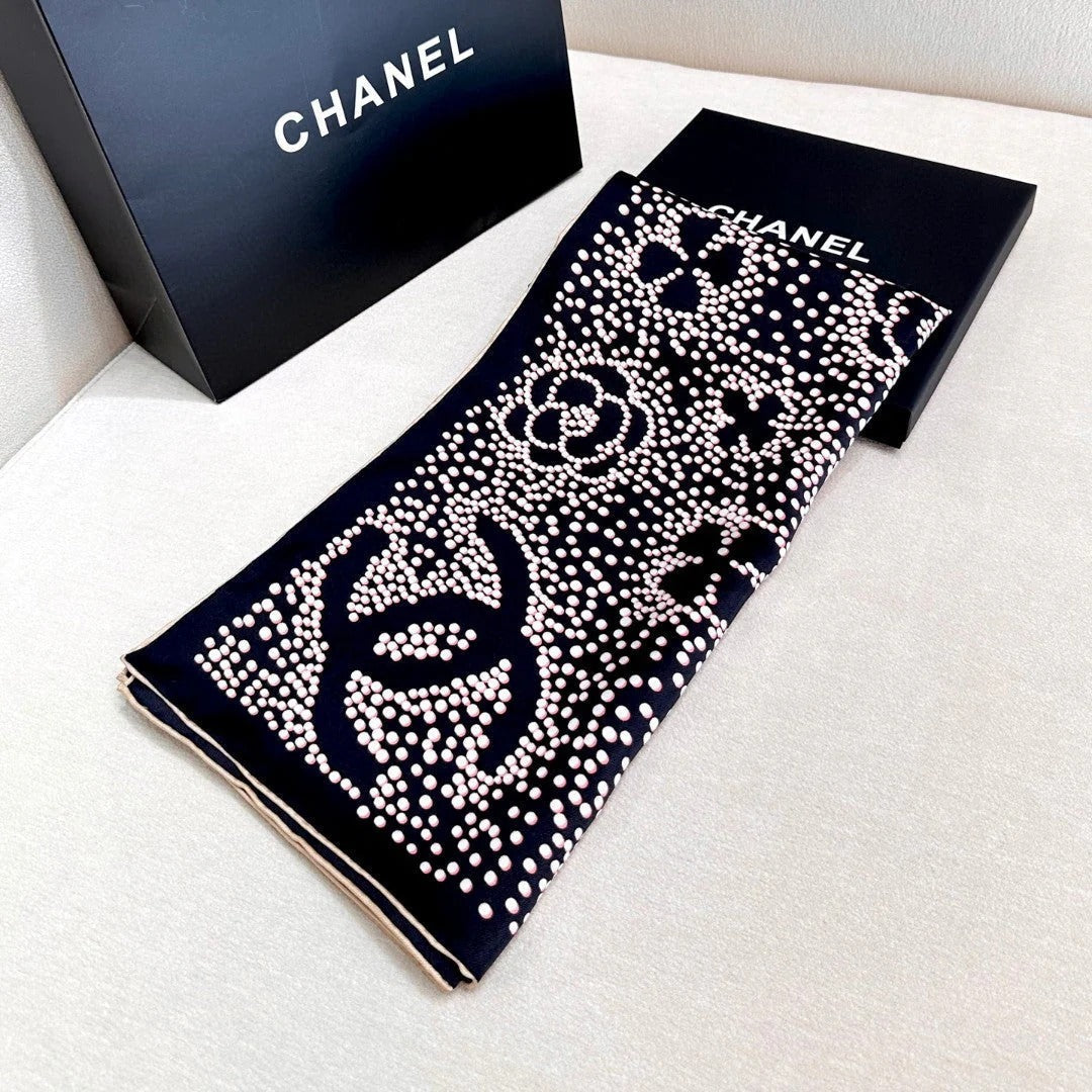 CHANEL 25S SCARF 90 IN SILK 724785