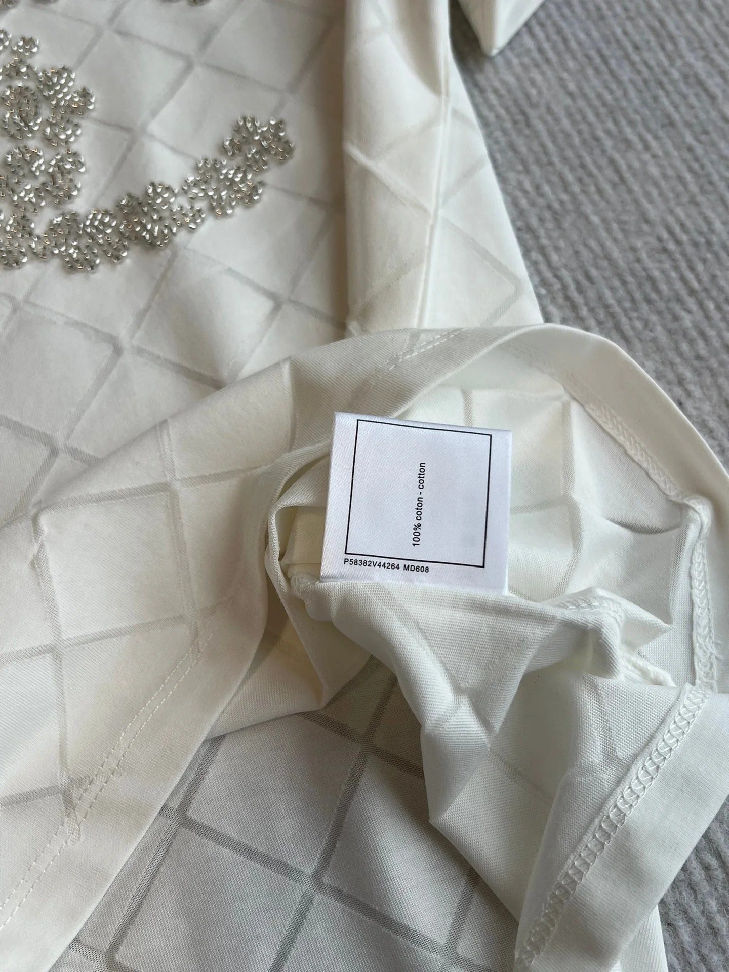 CHANEL WHITE SHORT-SLEEVE EMBELLISHED T-SHIRT