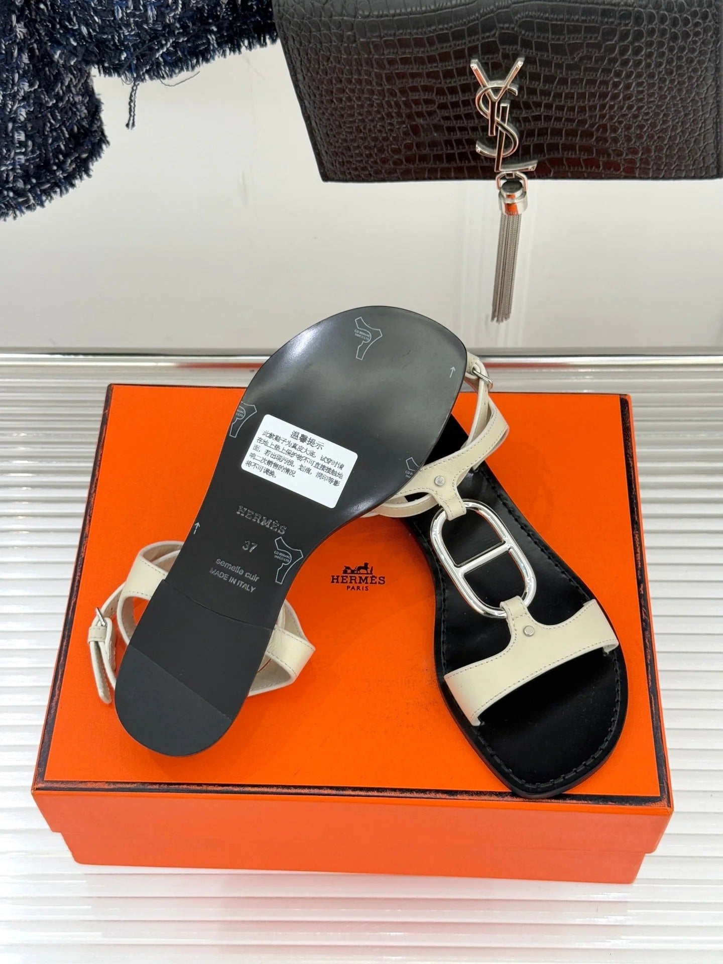 HM 26ss Pig Nose Sandals Black Beige Sheepskin 642847
