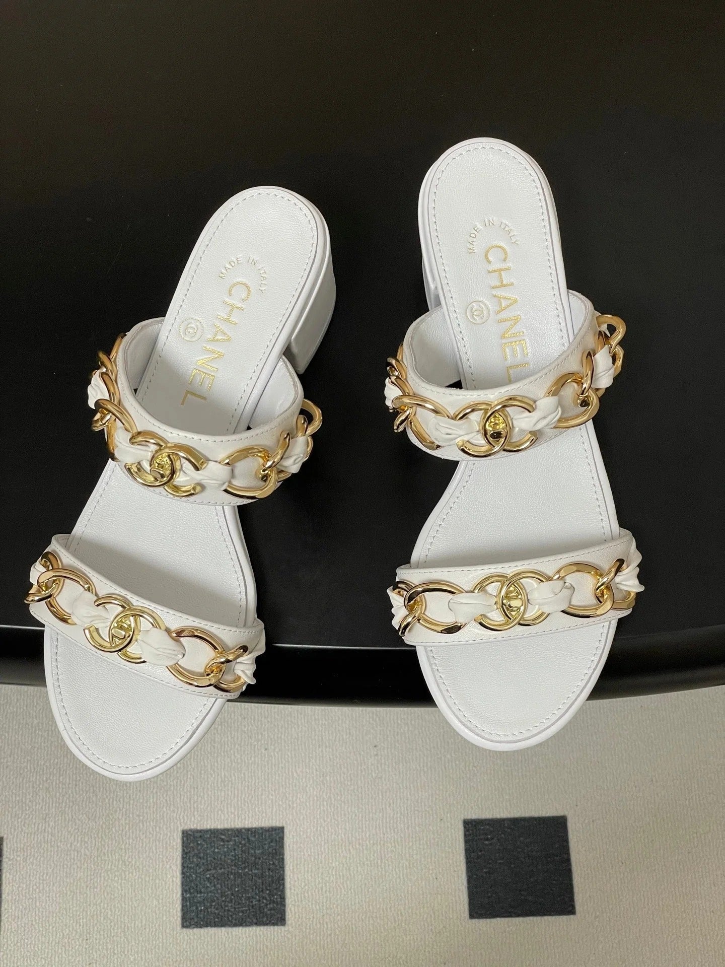CC 26s Chunky Heels Sandals 55 White Sheepskin 649470