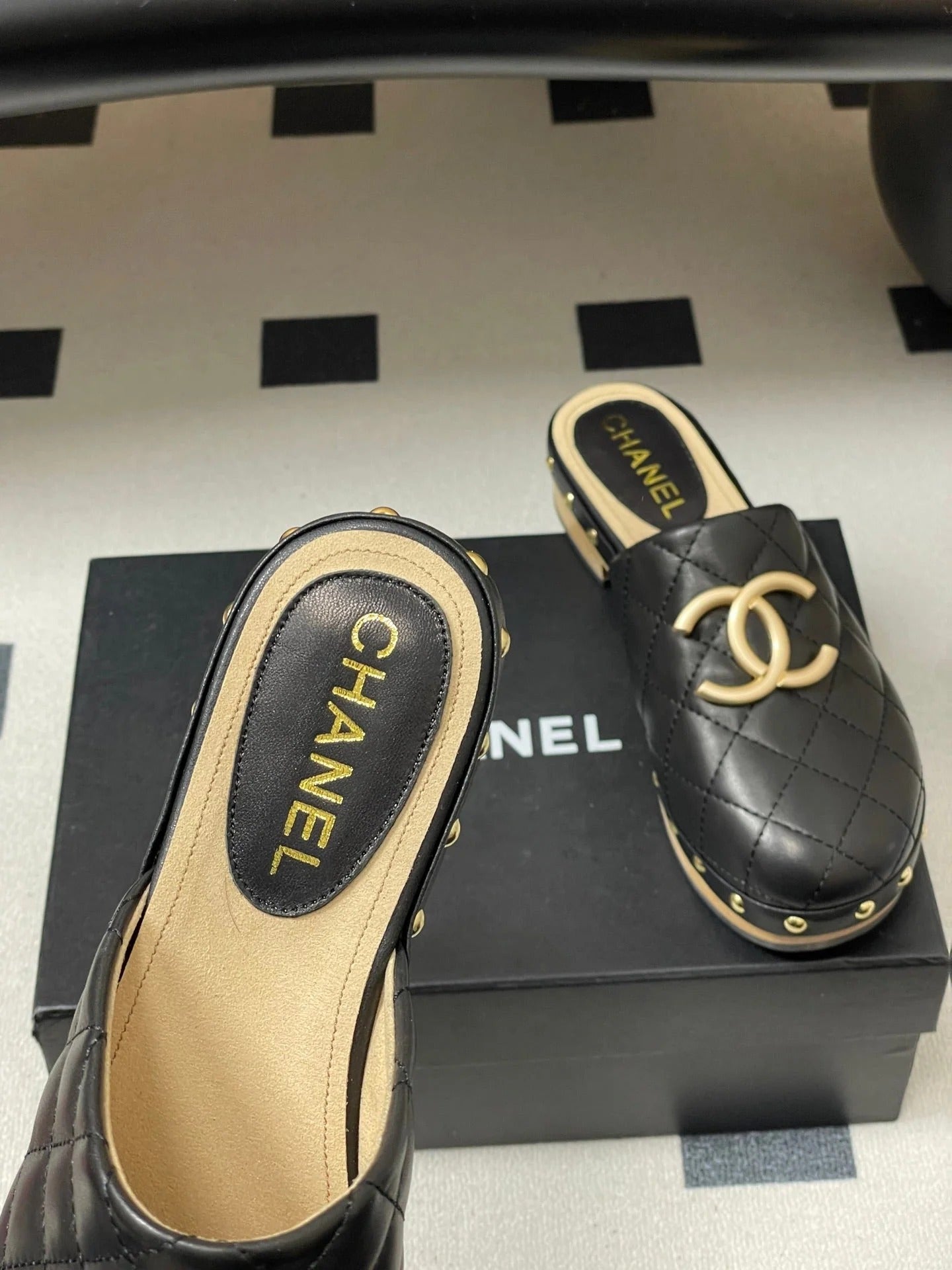 CC 26s Flat Mule Black Beige Cowhide 649404