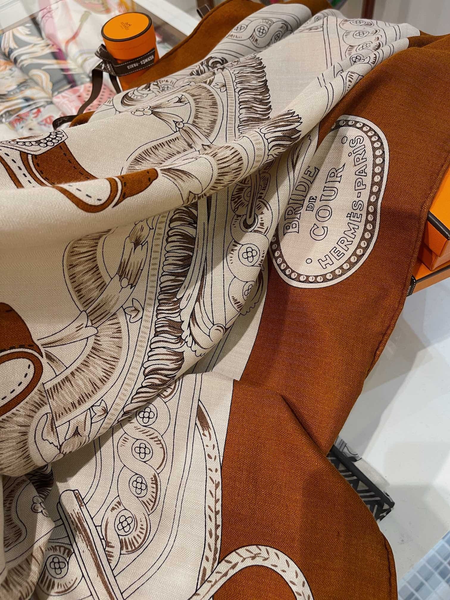 HERMES 25S SCARF 140 IN SILK 854808