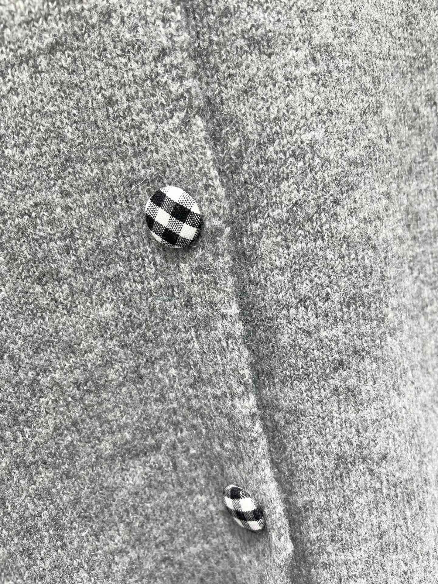 MIUMIU CARDIGAN STYLE 426