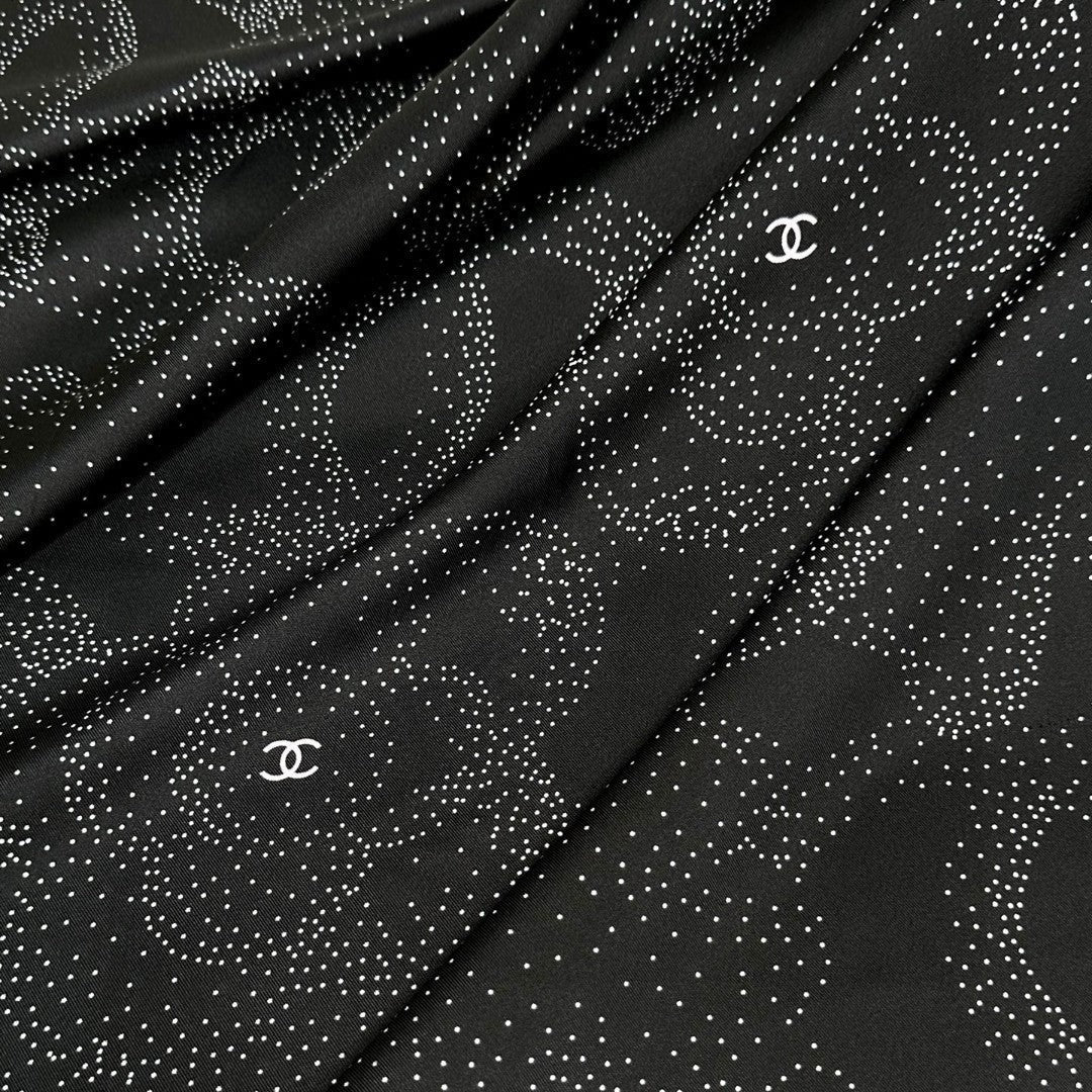 CHANEL 25S SCARF 90 IN SILK 730643