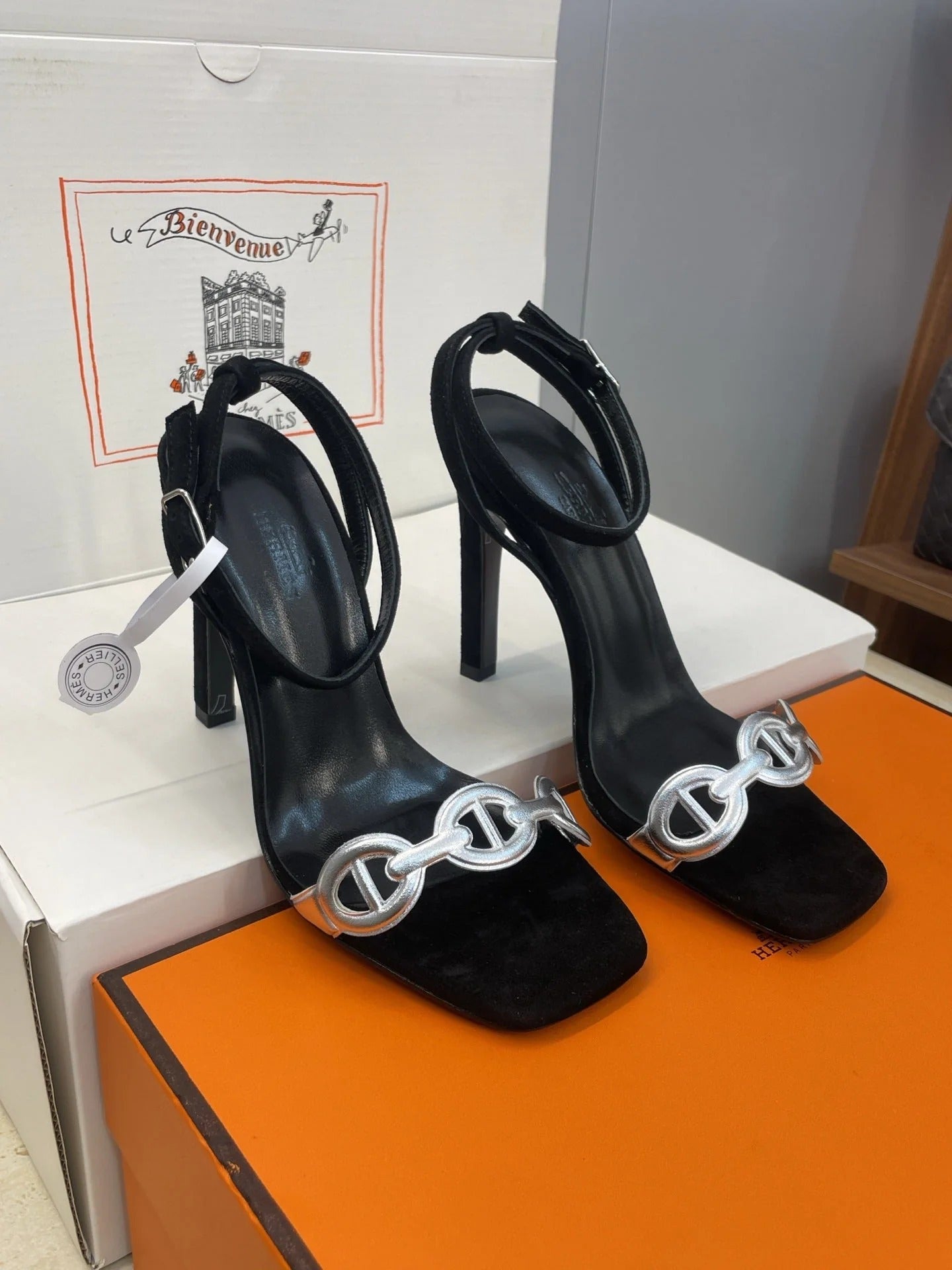 HM 26ss Pig-Nose Sandals 105 Black Suede Leather 607083