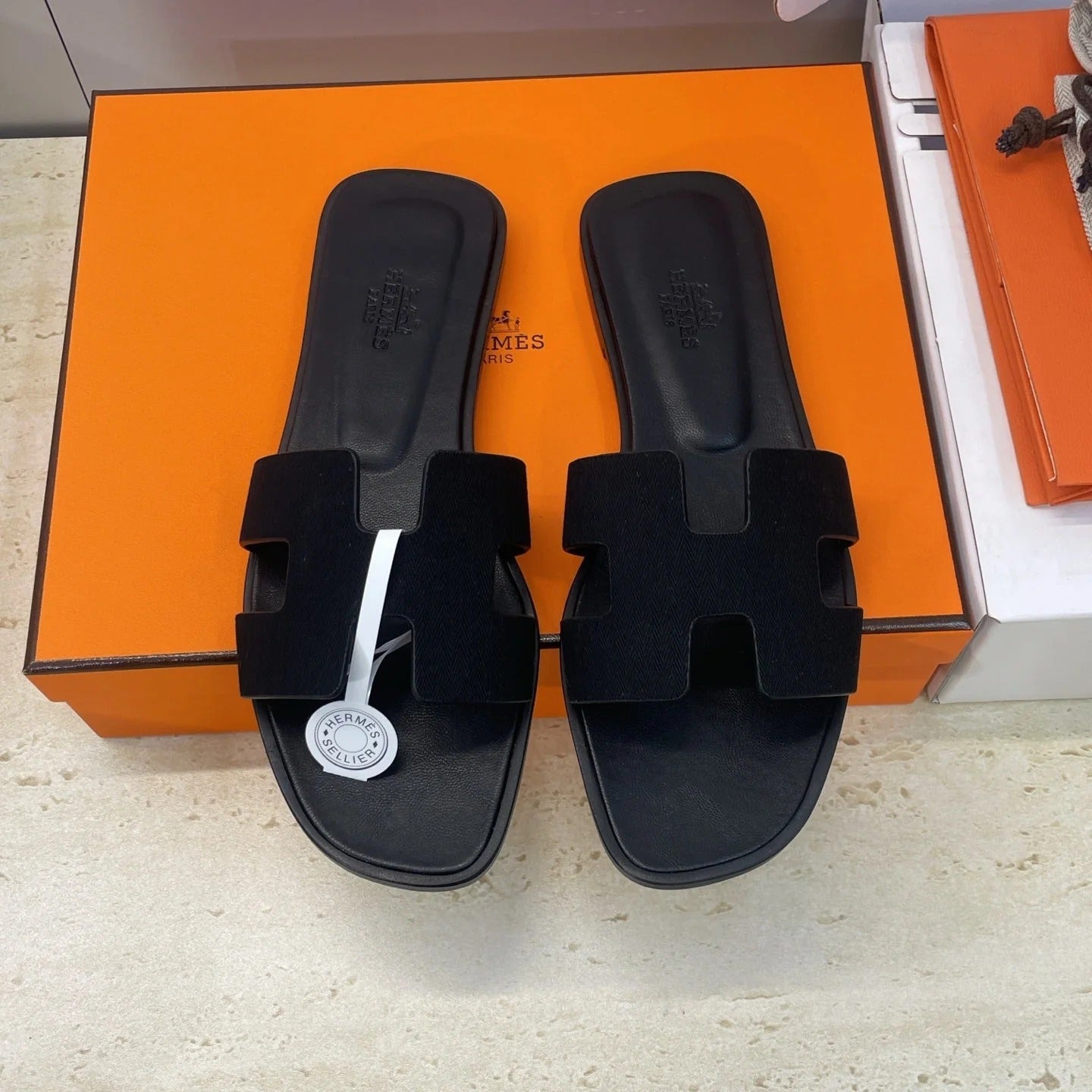 HM 26ss Oran Sandals Black Calfskin 607237