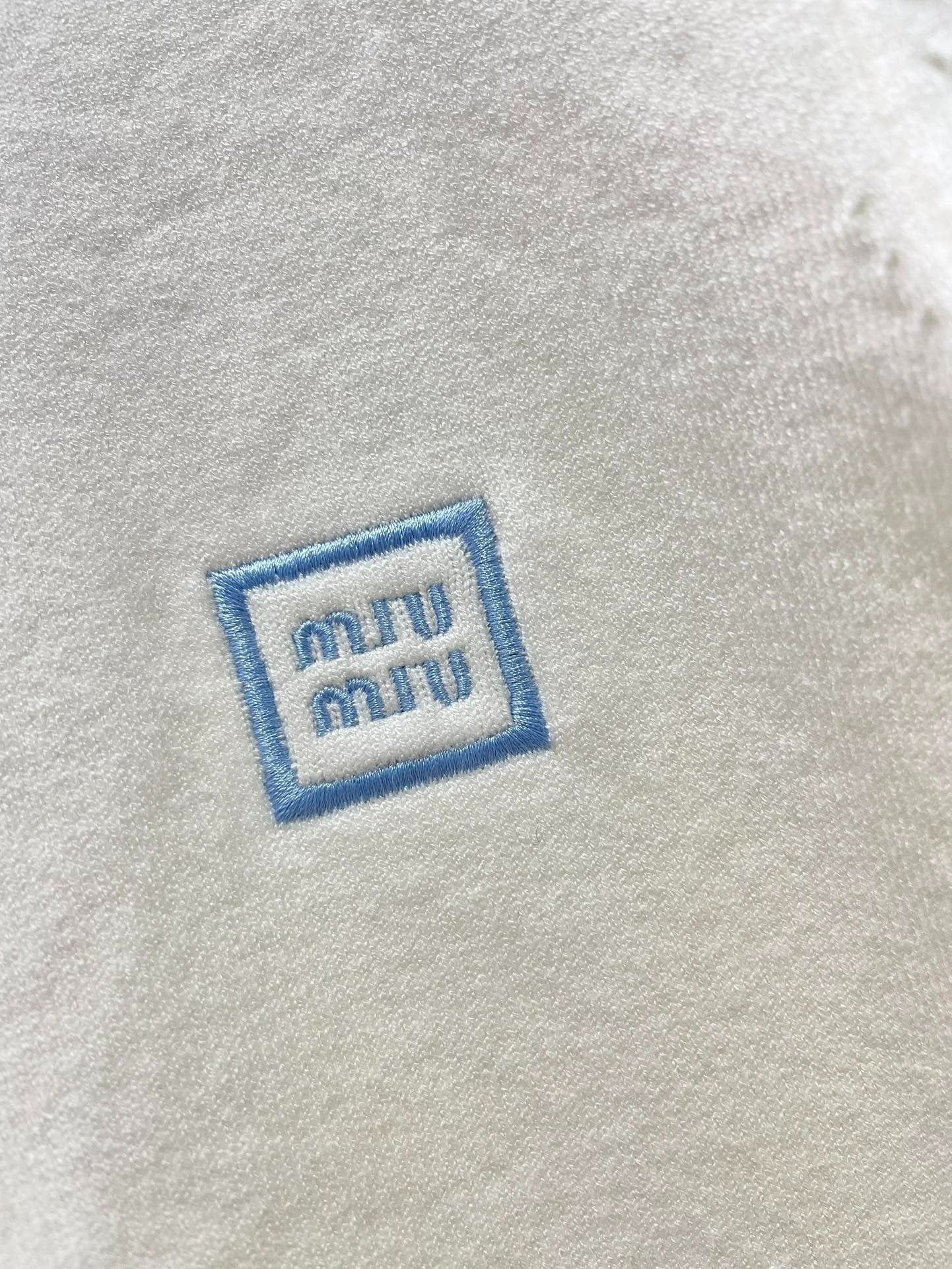 MIUMIU CARDIGAN STYLE 262