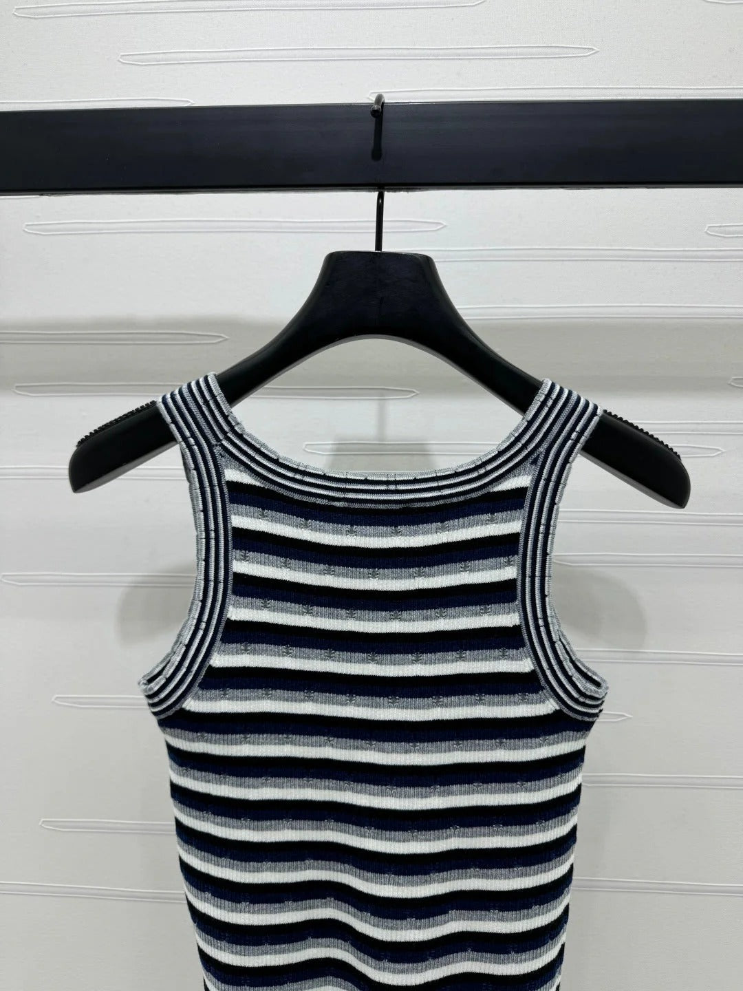 CHANEL SLEEVELESS TOP 269480
