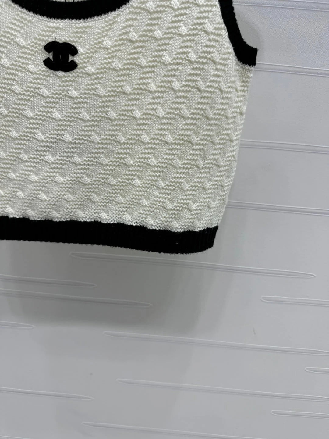 CHANEL CROPPED SLEEVELESS KNIT TOP IN WHITE AND BLACK