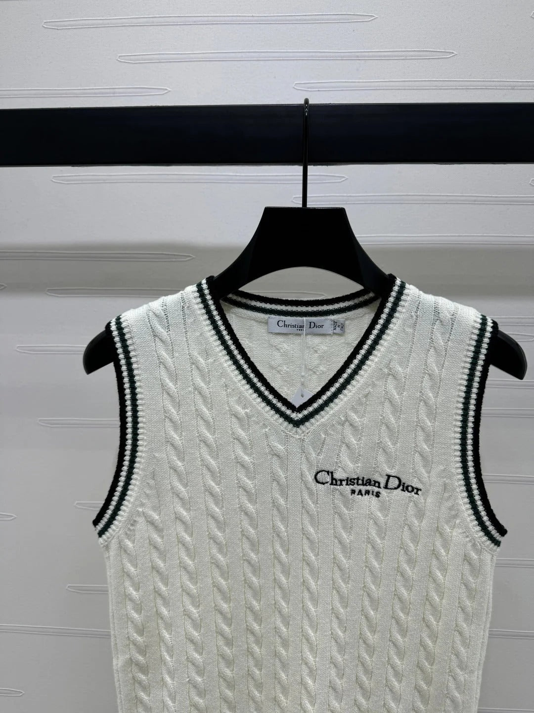 DIOR KNITTED V-NECK SLEEVELESS VEST WHITE 274923