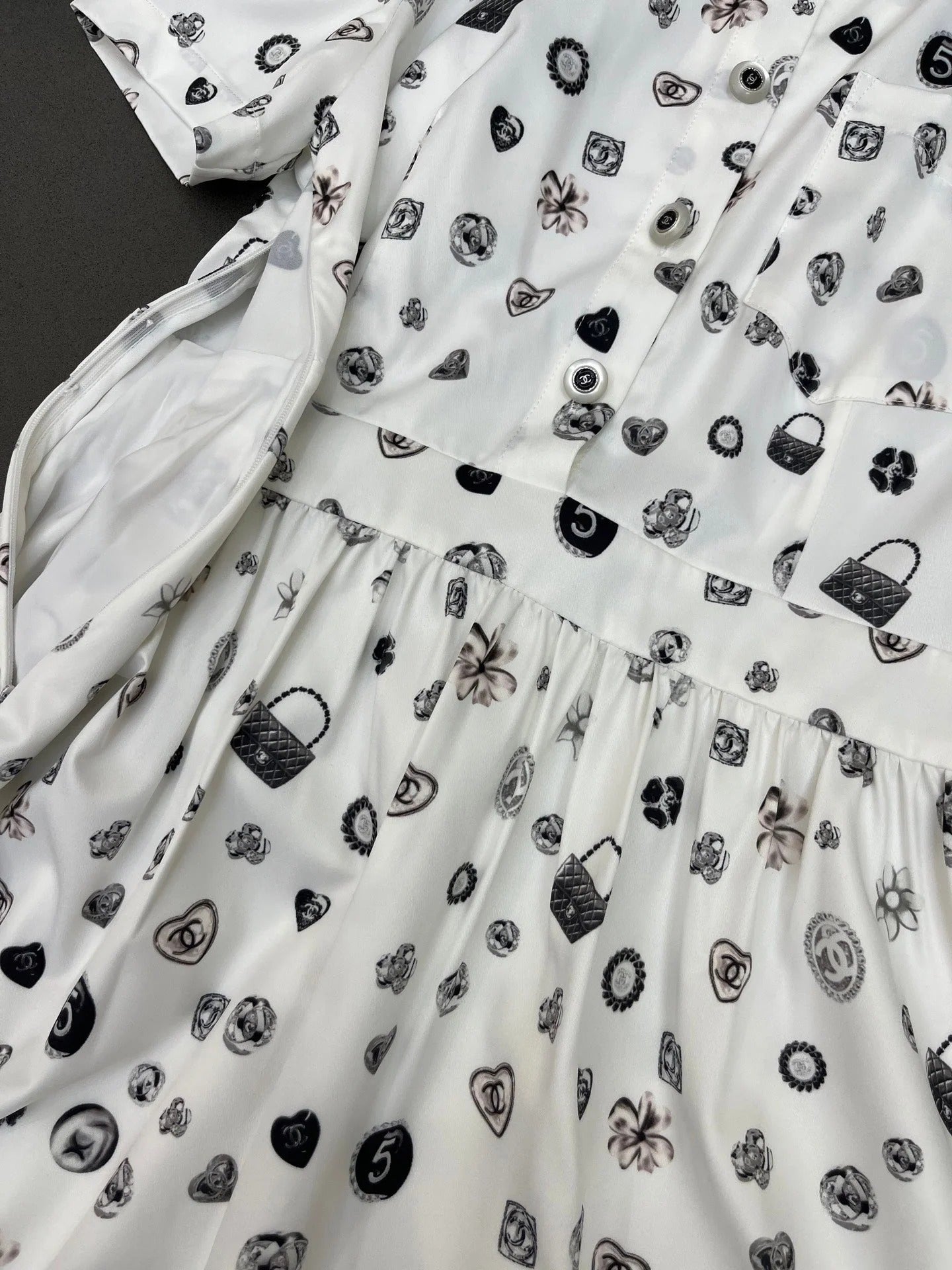 SHORT-SLEEVE BUTTON-DOWN DRESS WITH SIGNATURE LOGO BELT