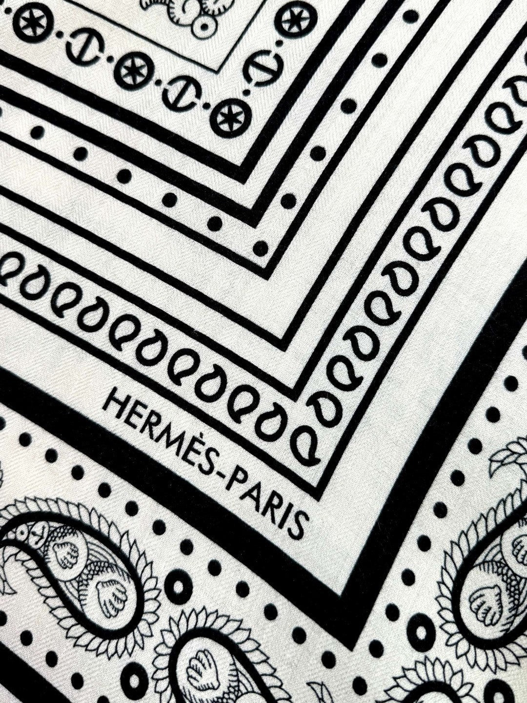 HERMES 25S SCARF 135 IN CASHMERE SILK 729038
