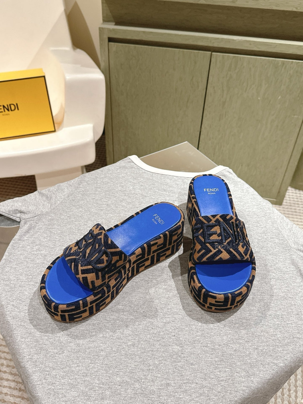 Fendi 26S Platform Sandals Brown And Black Fabric Style 4