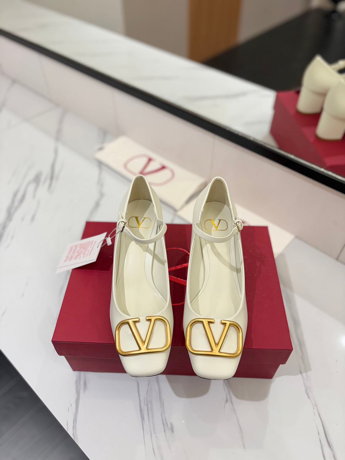Valentino 26S Mary Jane Heels 6cm In White Smooth Calfskin With Gold Hardware