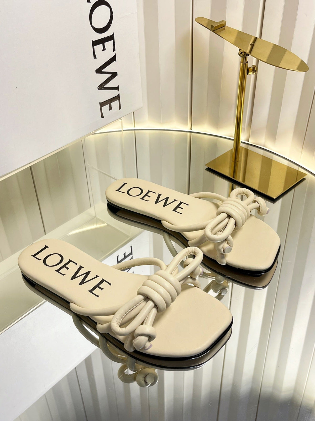 Loewe 2026 Flamenco Knot Flat Sandals Cowhide 641950