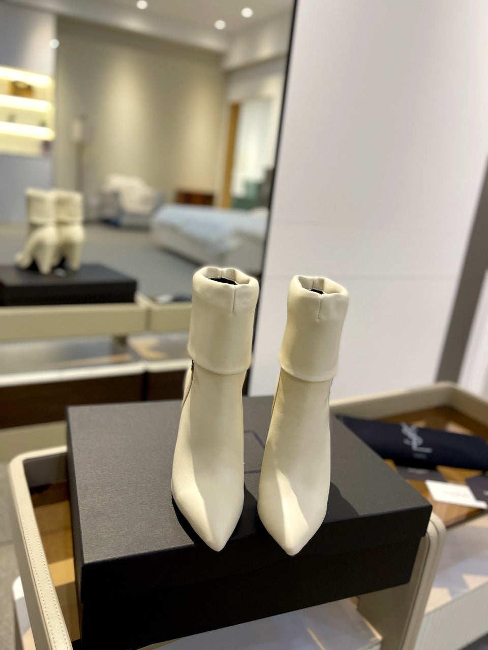 YSL 26s Niki Ankle Boots White White Leather 145340