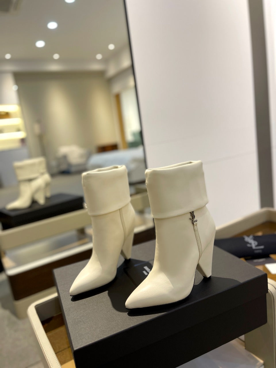 YSL 26s Niki Ankle Boots White White Leather 145340