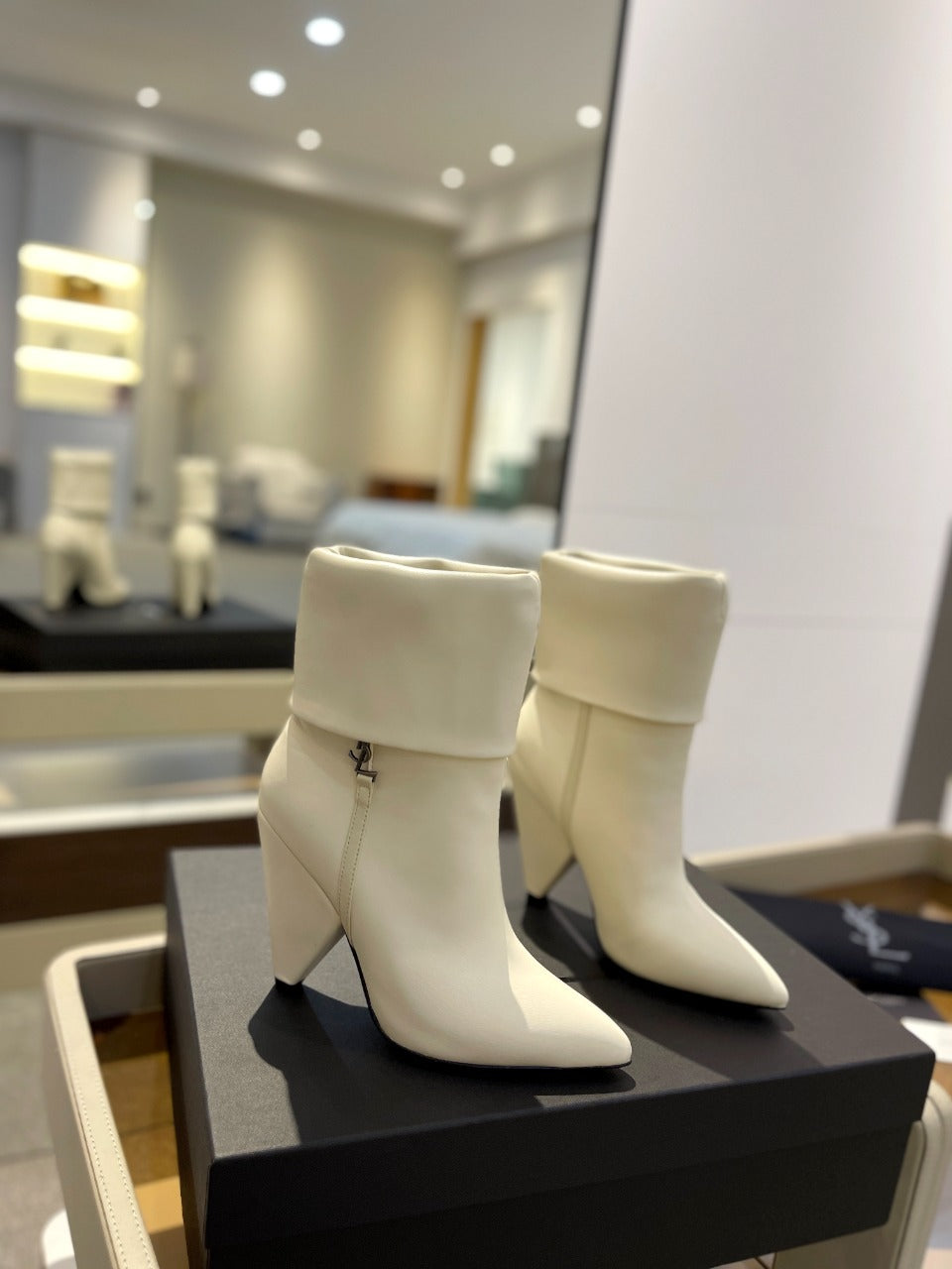 YSL 26s Niki Ankle Boots White White Leather 145340