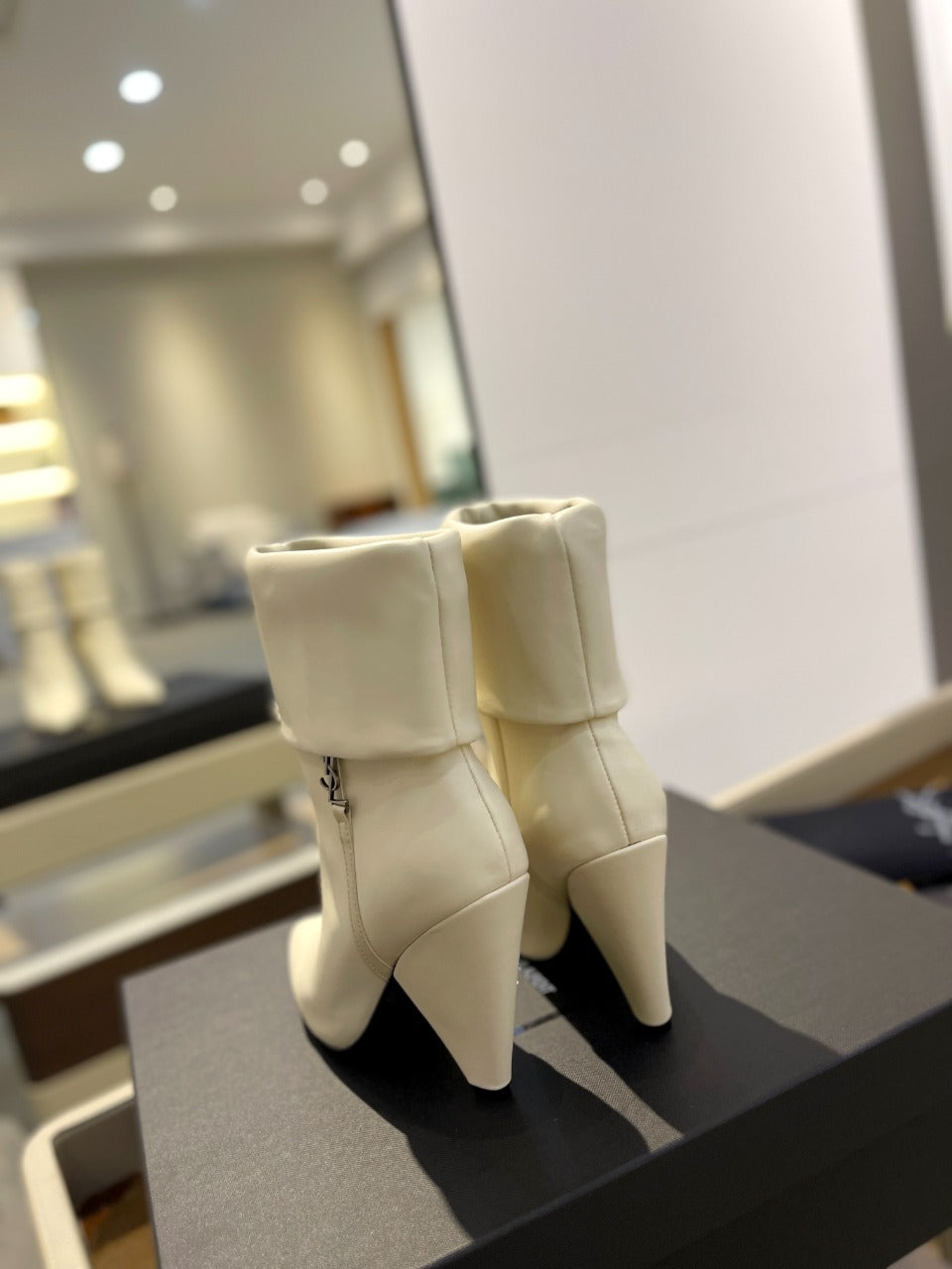YSL 26s Niki Ankle Boots White White Leather 145340