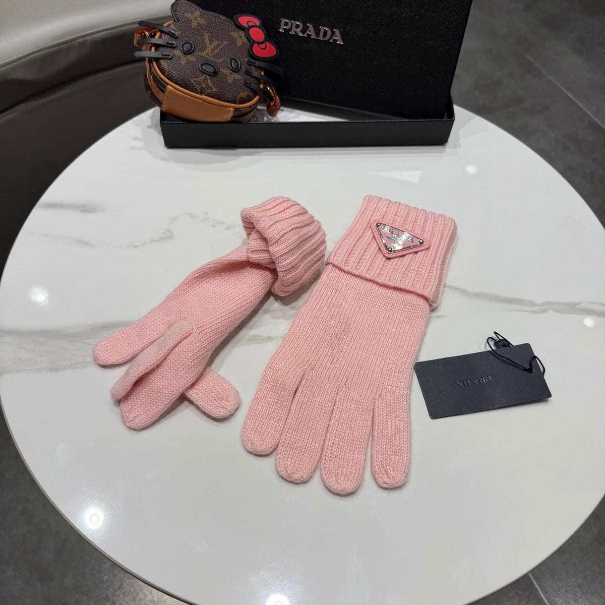 Prada 26S Triangle Logo Full-Finger Gloves Pink Ribbed Knit 505708