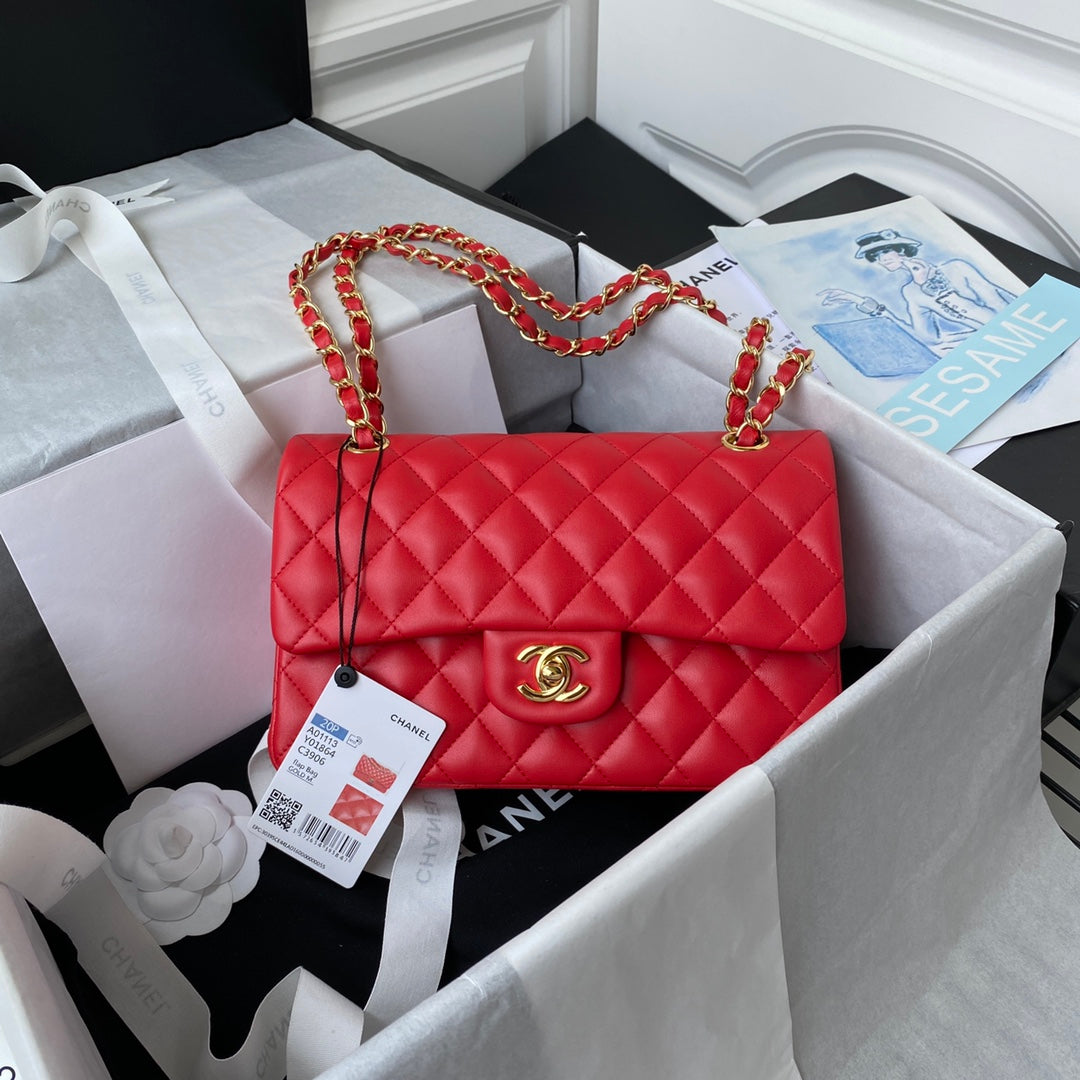 Medium Classic Flap Bag 23cm Red Lambskin Gold Hardware