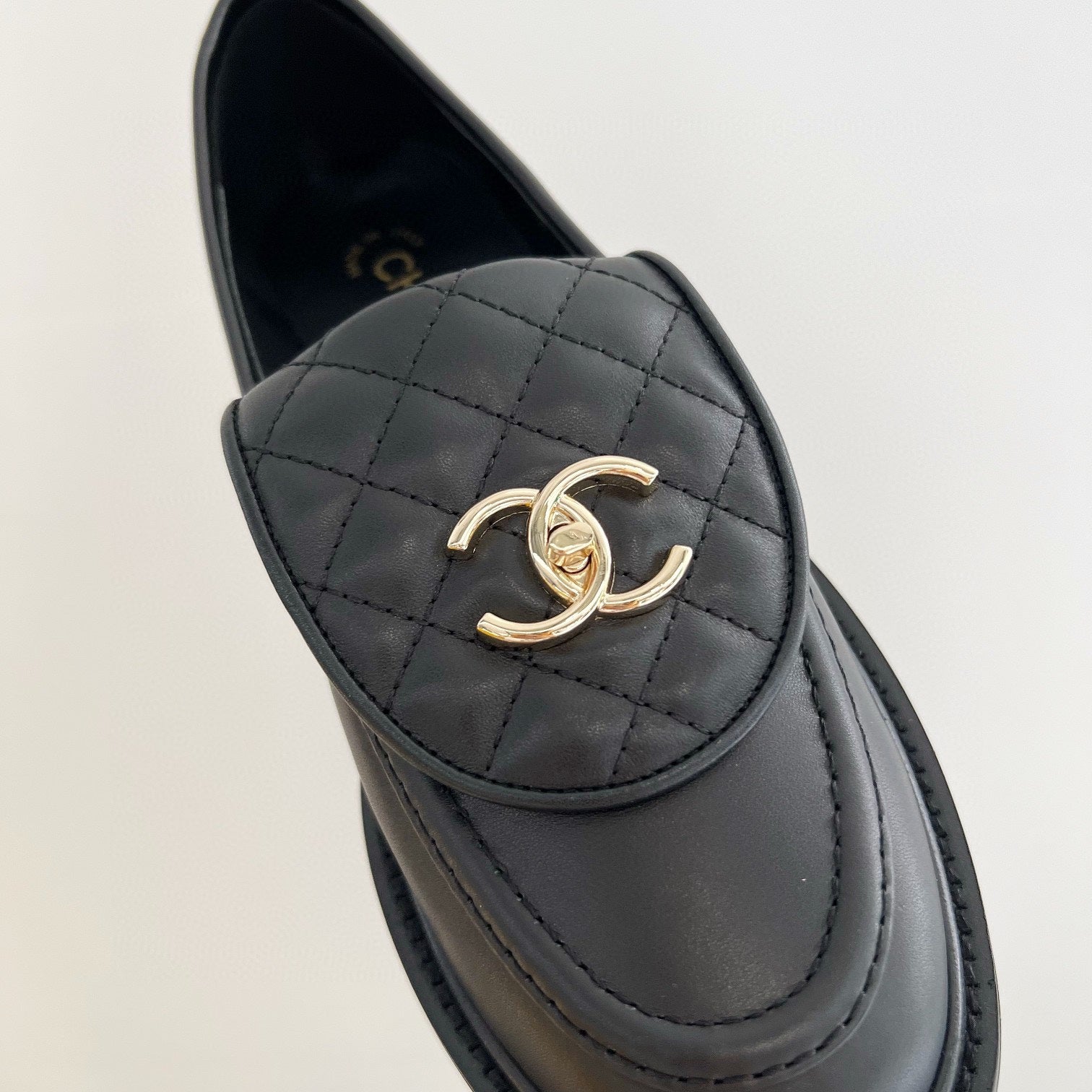 Moccasins Black Quilted Calfskin Gold CC 452983